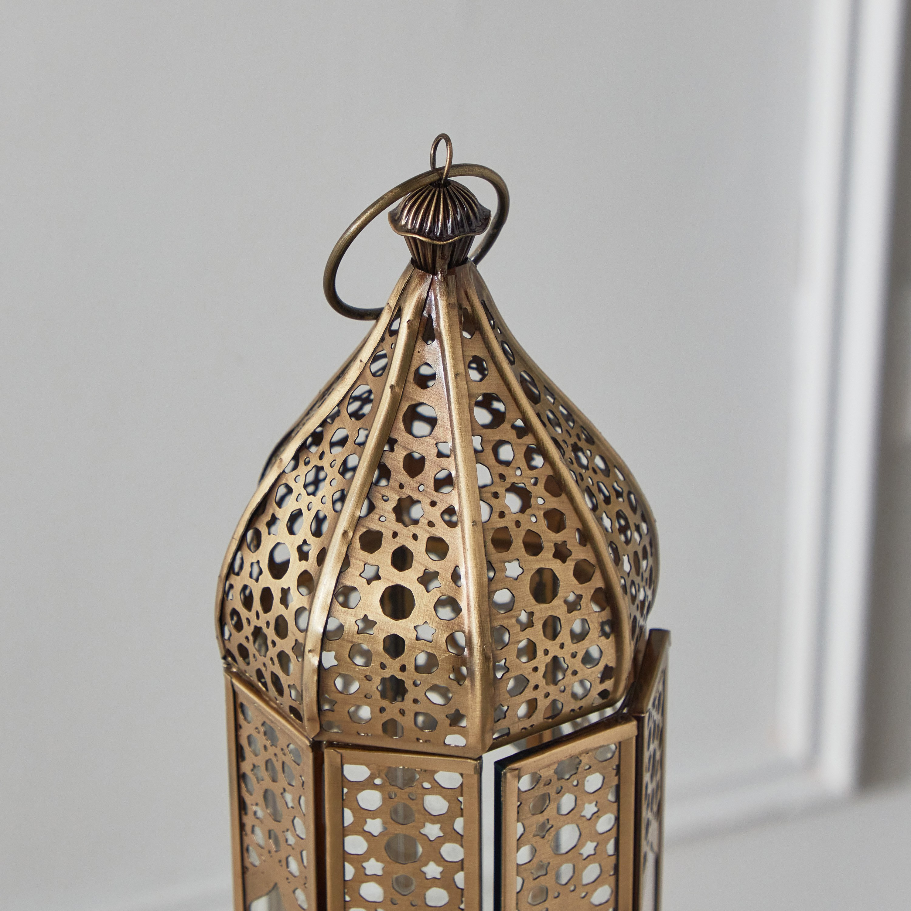 فانوس عتيق معدن بتفاصيل مفرّغة من إيسابا - 9x9x48 سم-hbxdecorandfurnishings-homeaccessories-lanterns-image-4