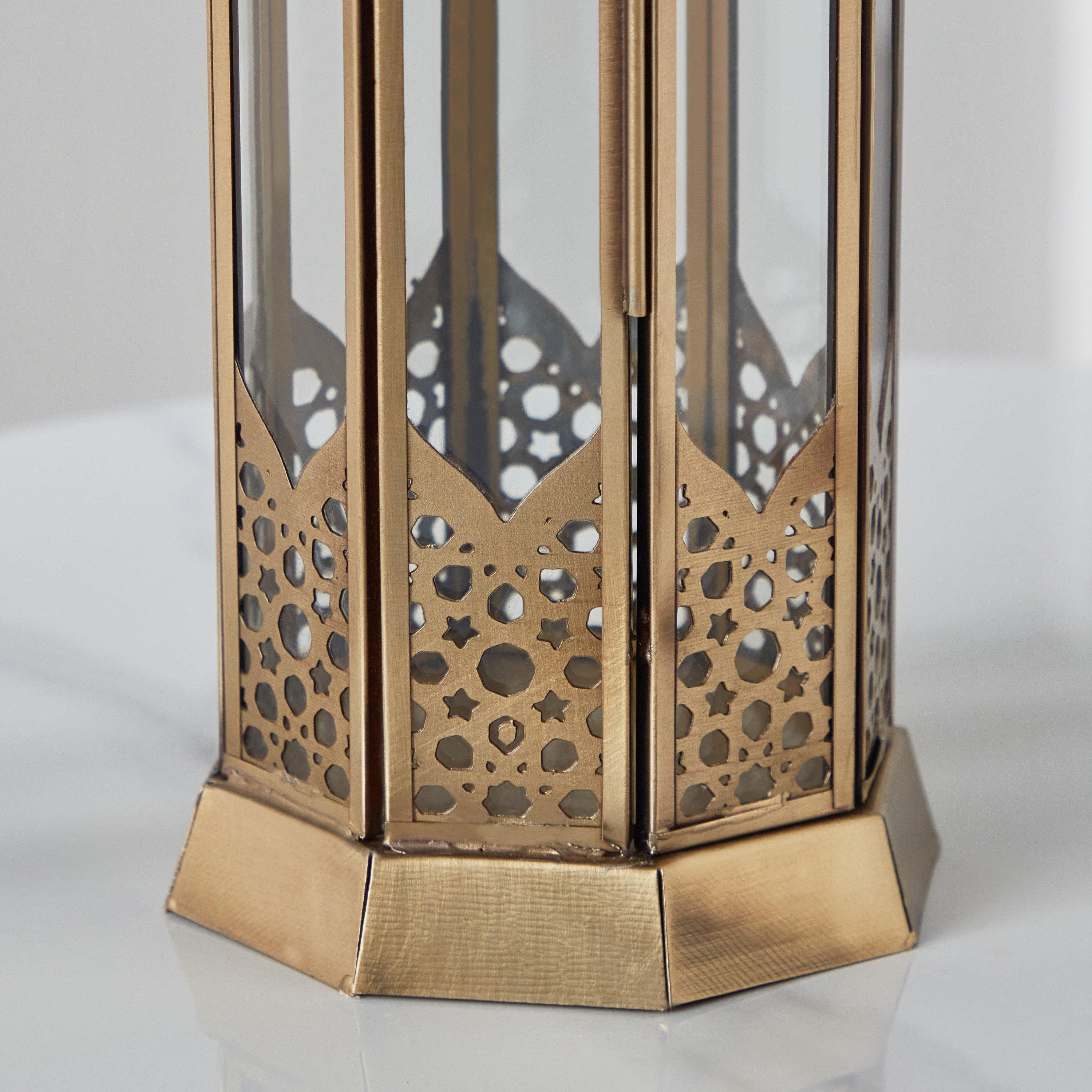 فانوس عتيق معدن بتفاصيل مفرّغة من إيسابا - 9x9x48 سم-hbxdecorandfurnishings-homeaccessories-lanterns-image-5