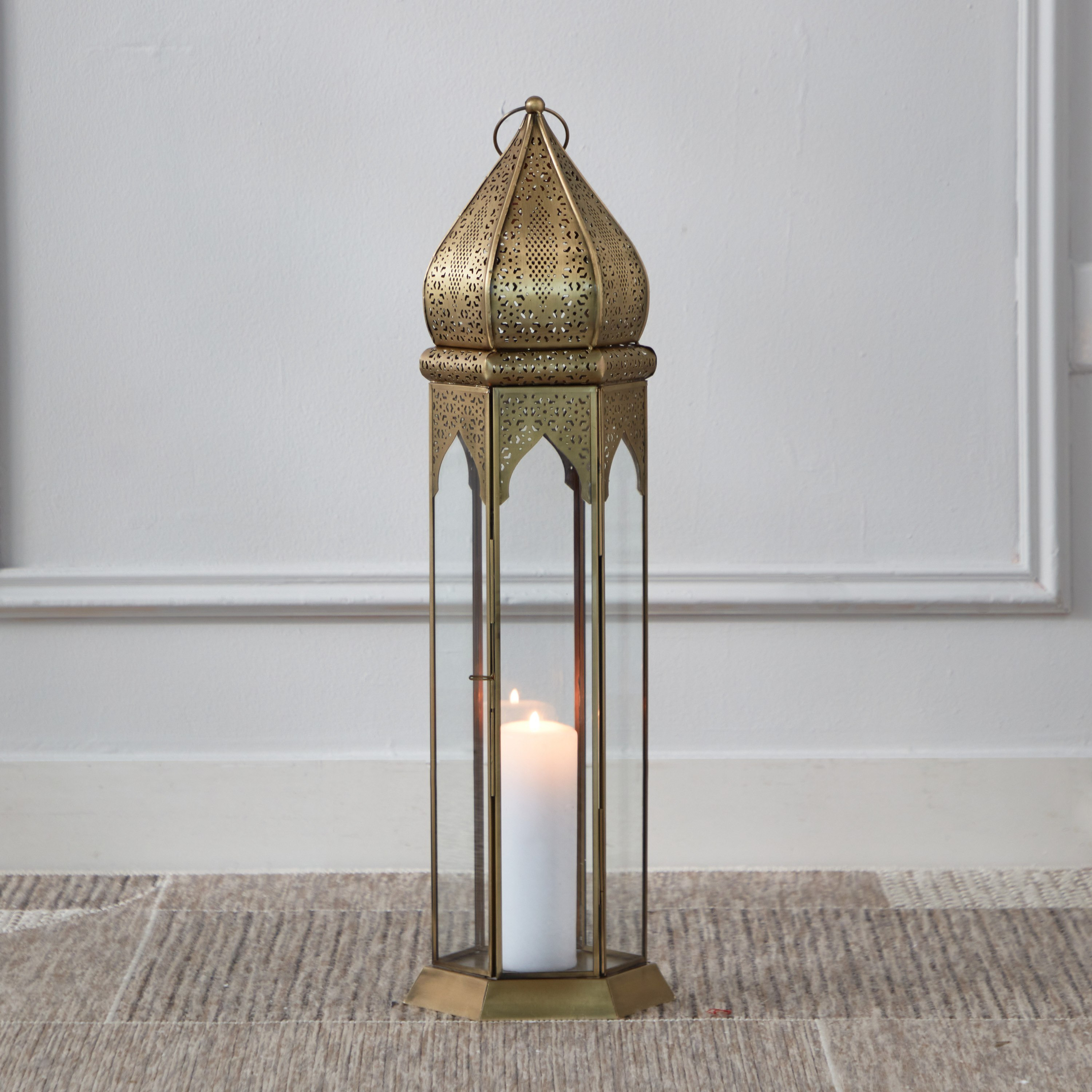 فانوس طويل معدني بتفاصيل مفرّغة من إيسابا - 15x15x65 سم-hbxdecorandfurnishings-homeaccessories-lanterns-image-1
