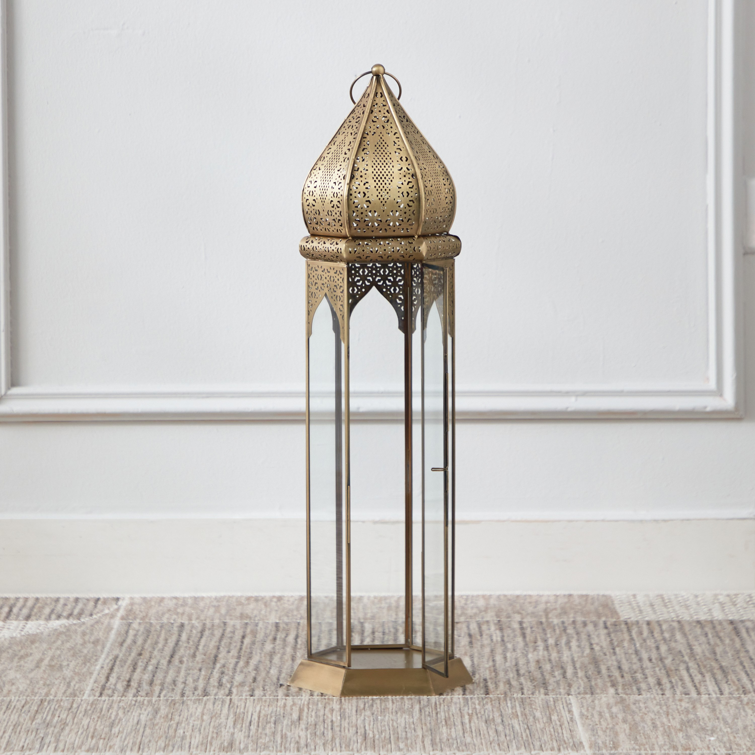 فانوس طويل معدني بتفاصيل مفرّغة من إيسابا - 15x15x65 سم-hbxdecorandfurnishings-homeaccessories-lanterns-image-2