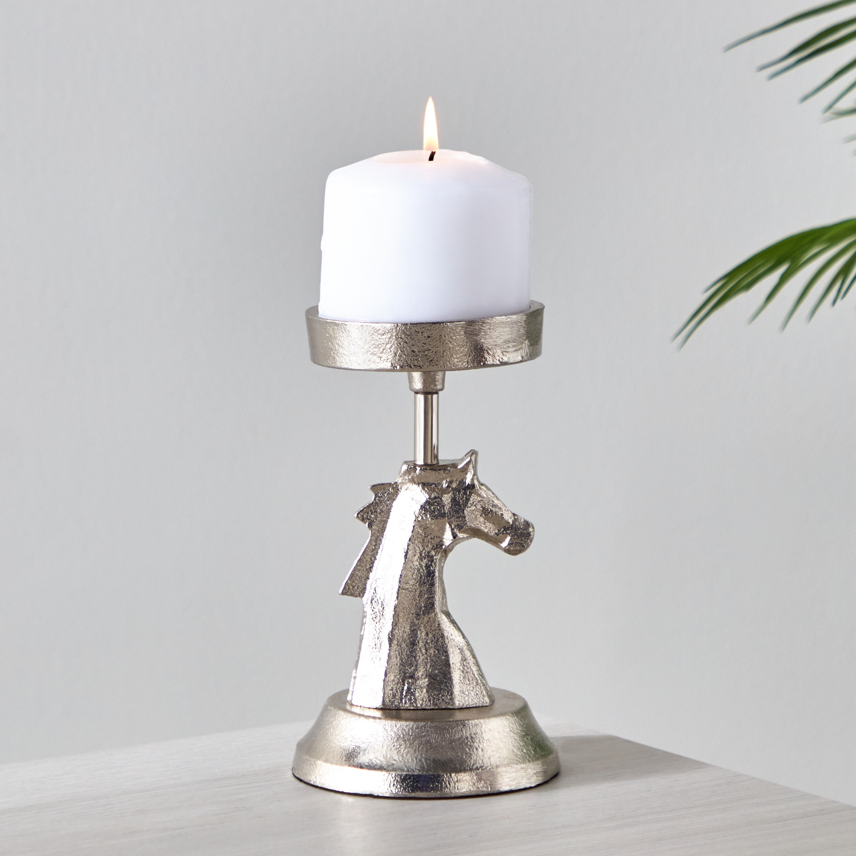 حامل شموع حصان ألومنيوم من أسترو - 10x10x17 سم-hbxlivingroom-decorandaccessories-candleholders-image-1