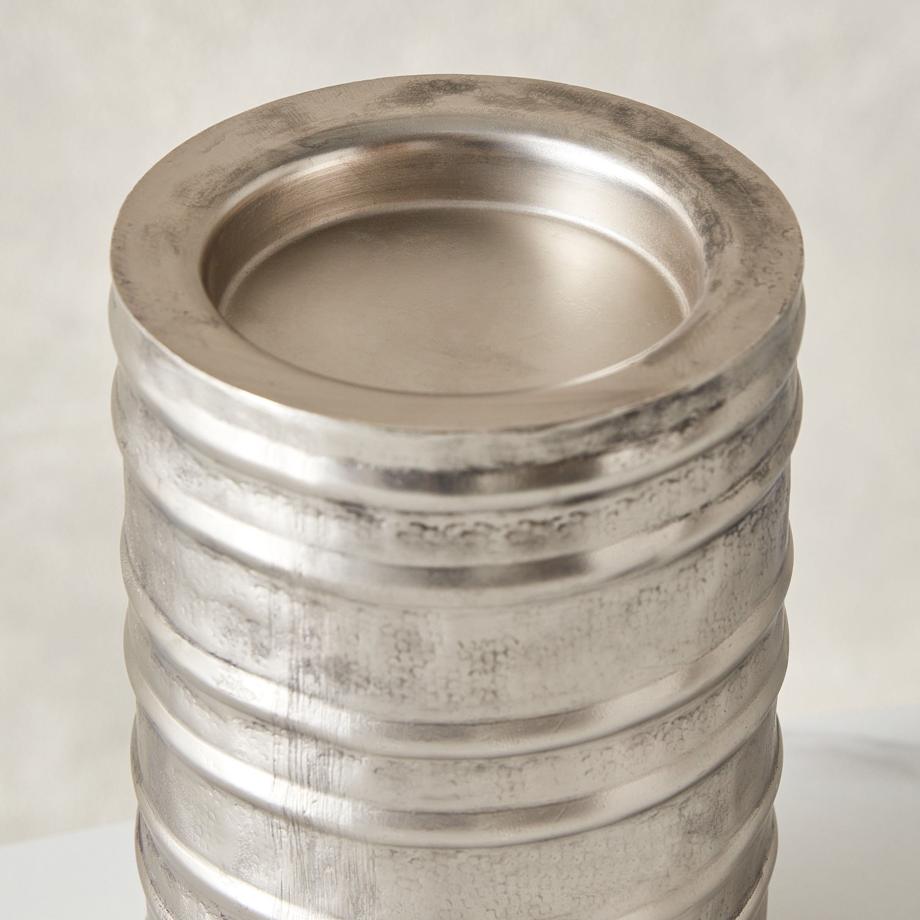 حامل شموع عمودية معدني من لورين - 11x11x18 سم-hbxlivingroom-decorandaccessories-candleholders-image-3
