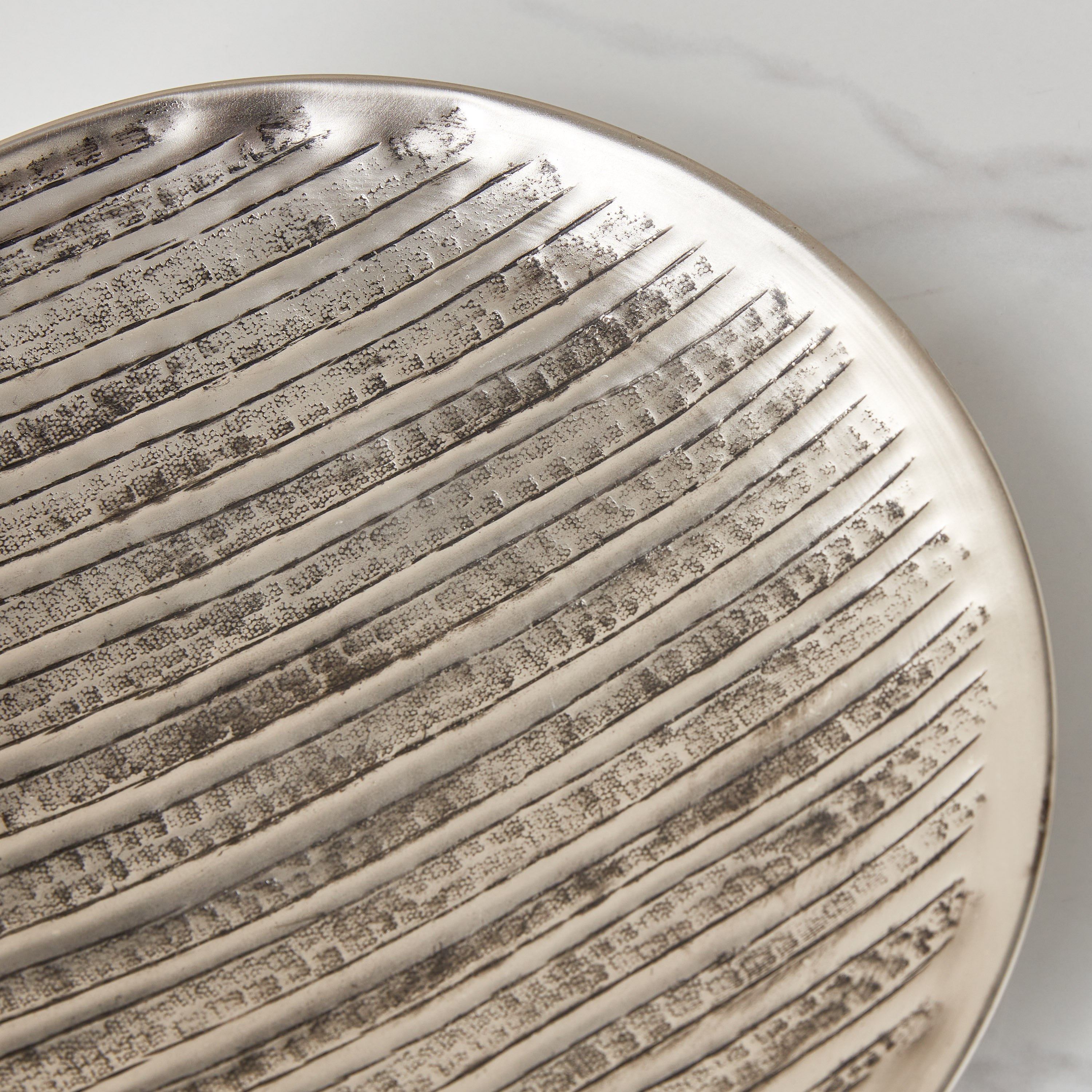 صحن ديكور معدني من لورين - 29x29x4×25 سم-hbxhomeware-hbxdecorandfurnishings-image-4