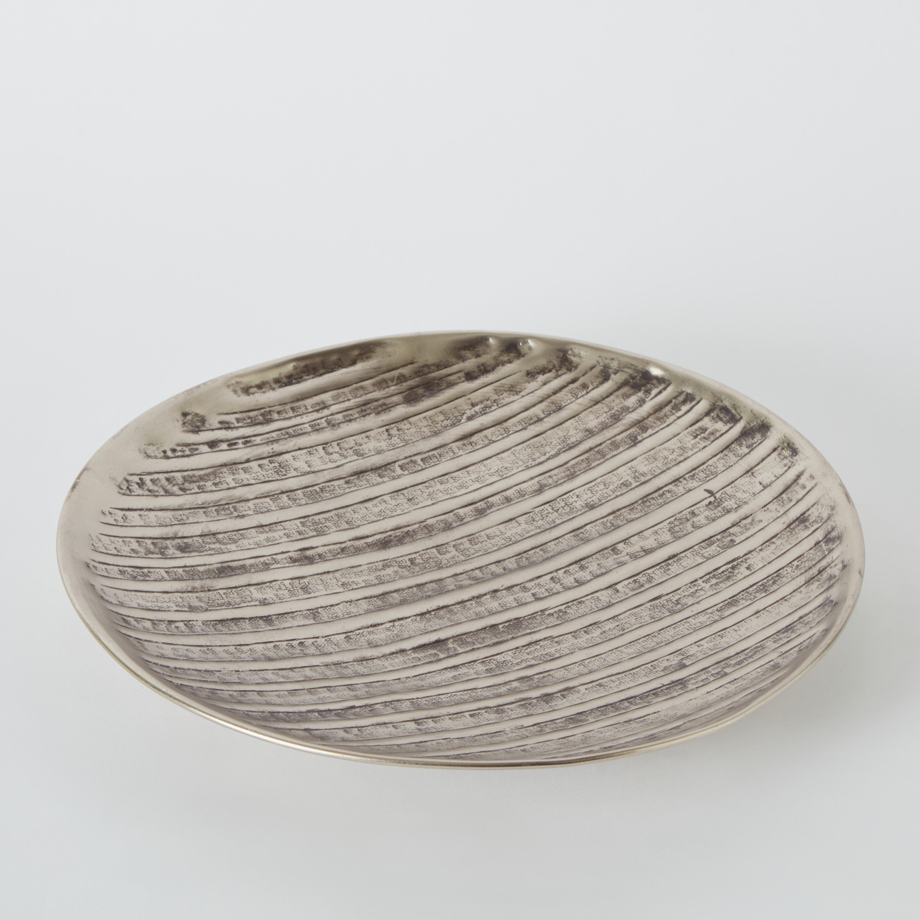 صحن ديكور معدني من لورين - 29x29x4×25 سم-hbxhomeware-hbxdecorandfurnishings-image-6