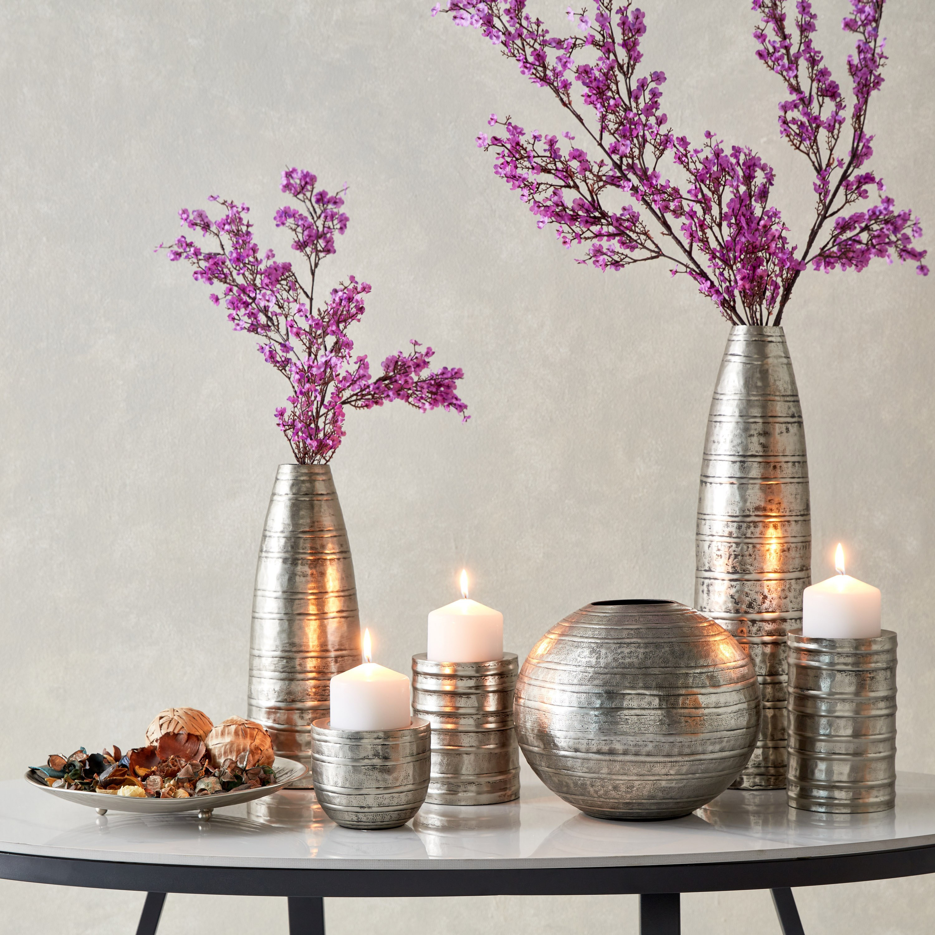 مزهرية طاولة معدنية مستديرة من لورين - 26x26x22 سم-hbxbedroom-decorandaccessories-vases-image-5