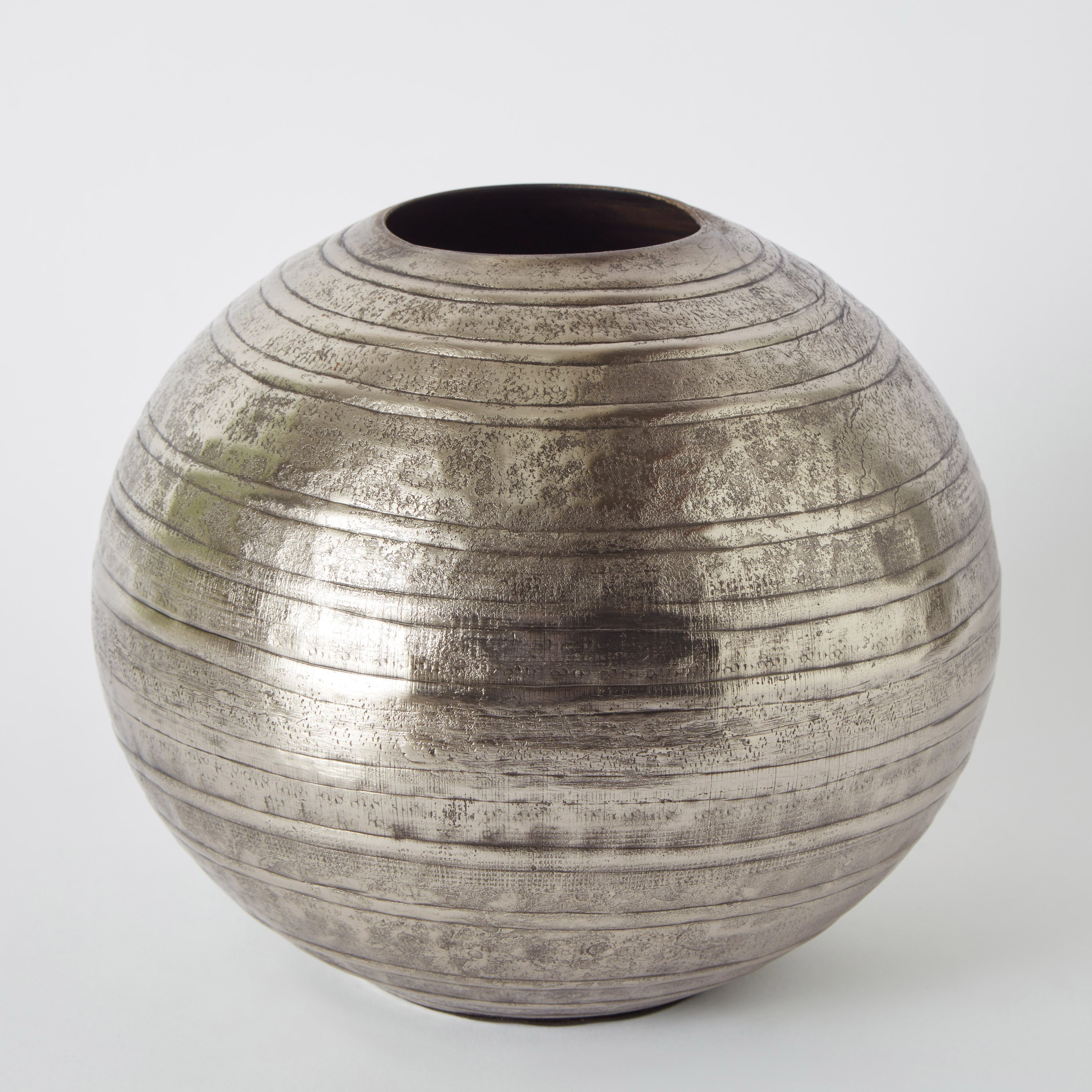 مزهرية طاولة معدنية مستديرة من لورين - 26x26x22 سم-hbxbedroom-decorandaccessories-vases-image-6