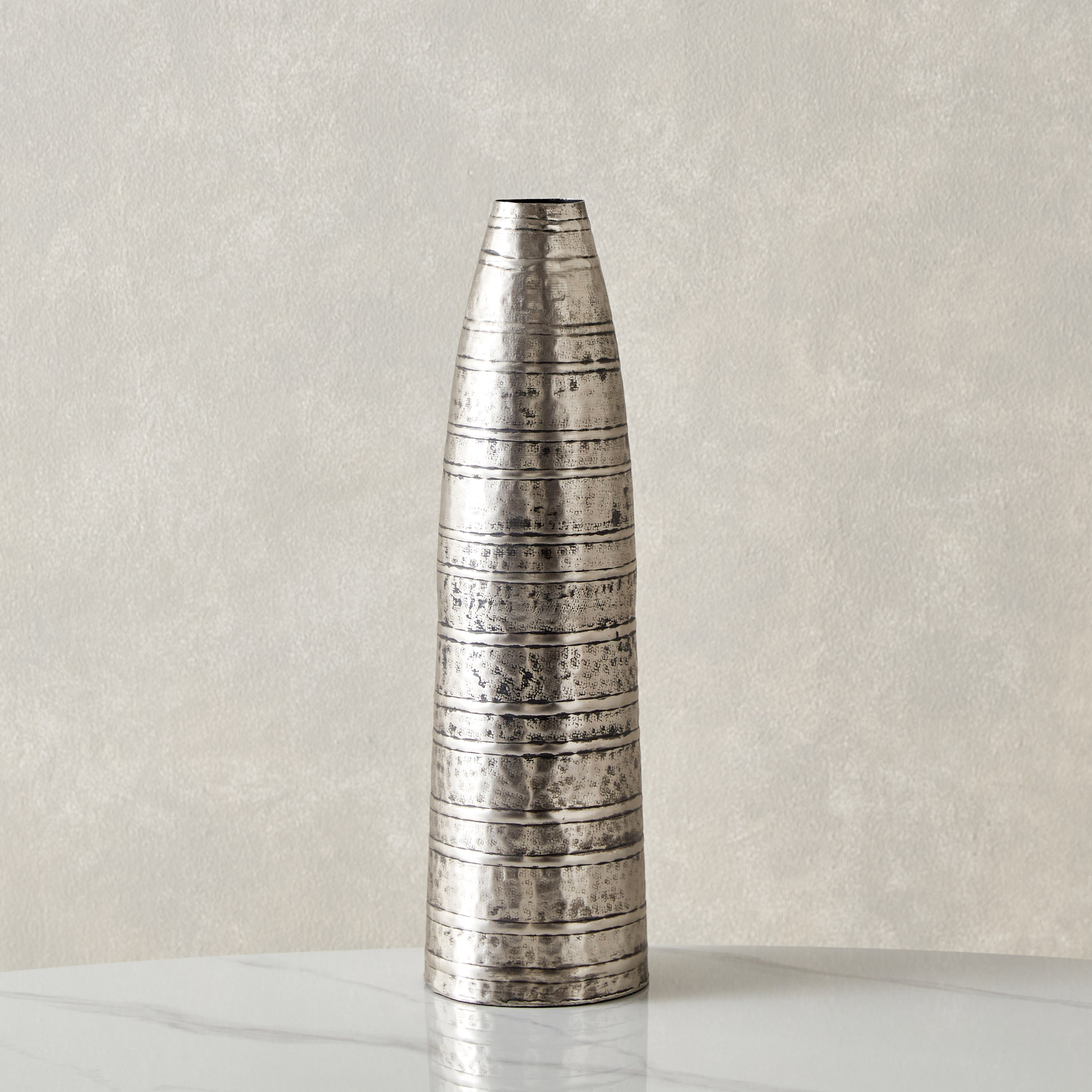 مزهرية طاولة معدنية من لورين - 14x14x50 سم-hbxbedroom-decorandaccessories-vases-image-2