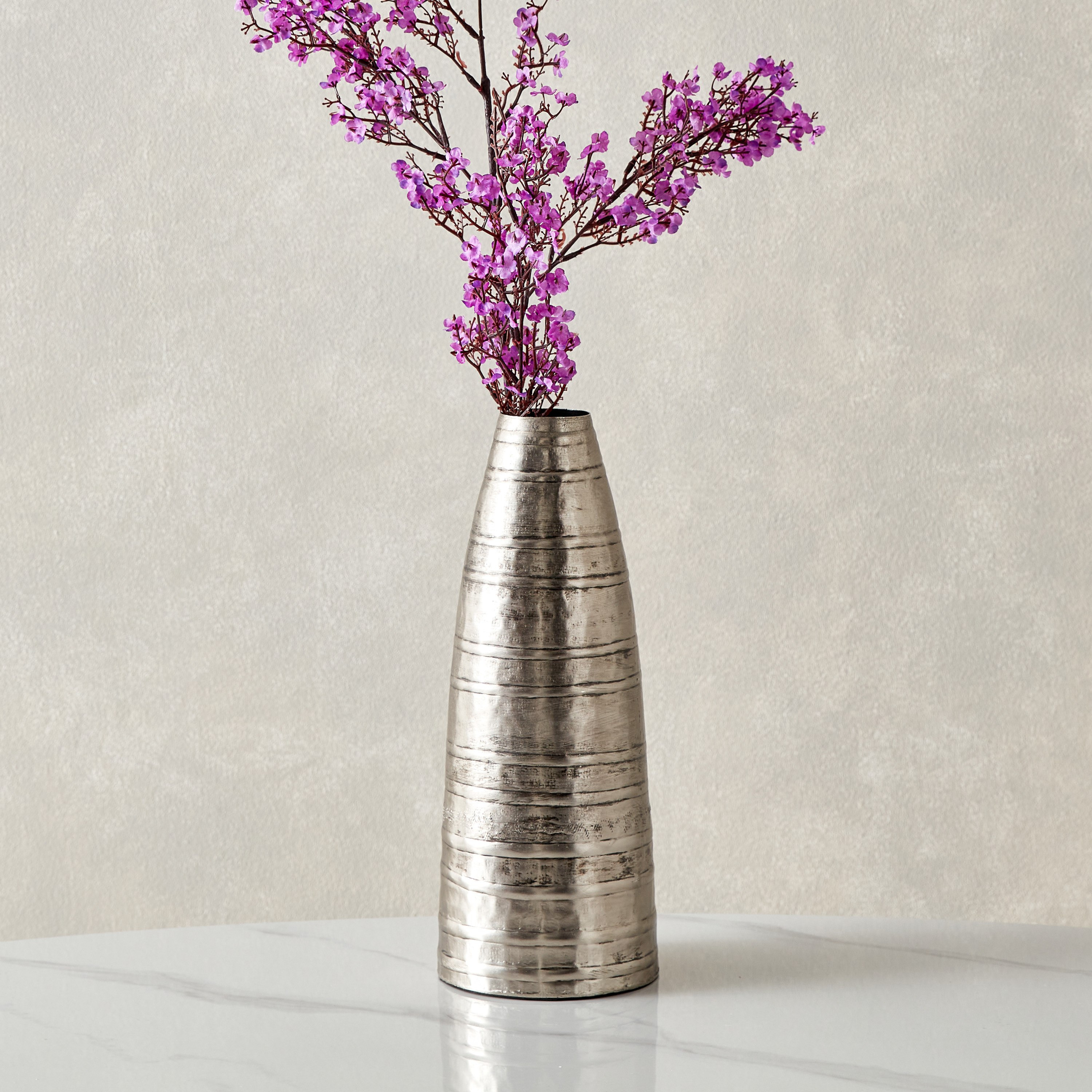 مزهرية طاولة معدنية من لورين - 13x13x35 سم-hbxbedroom-decorandaccessories-vases-image-1