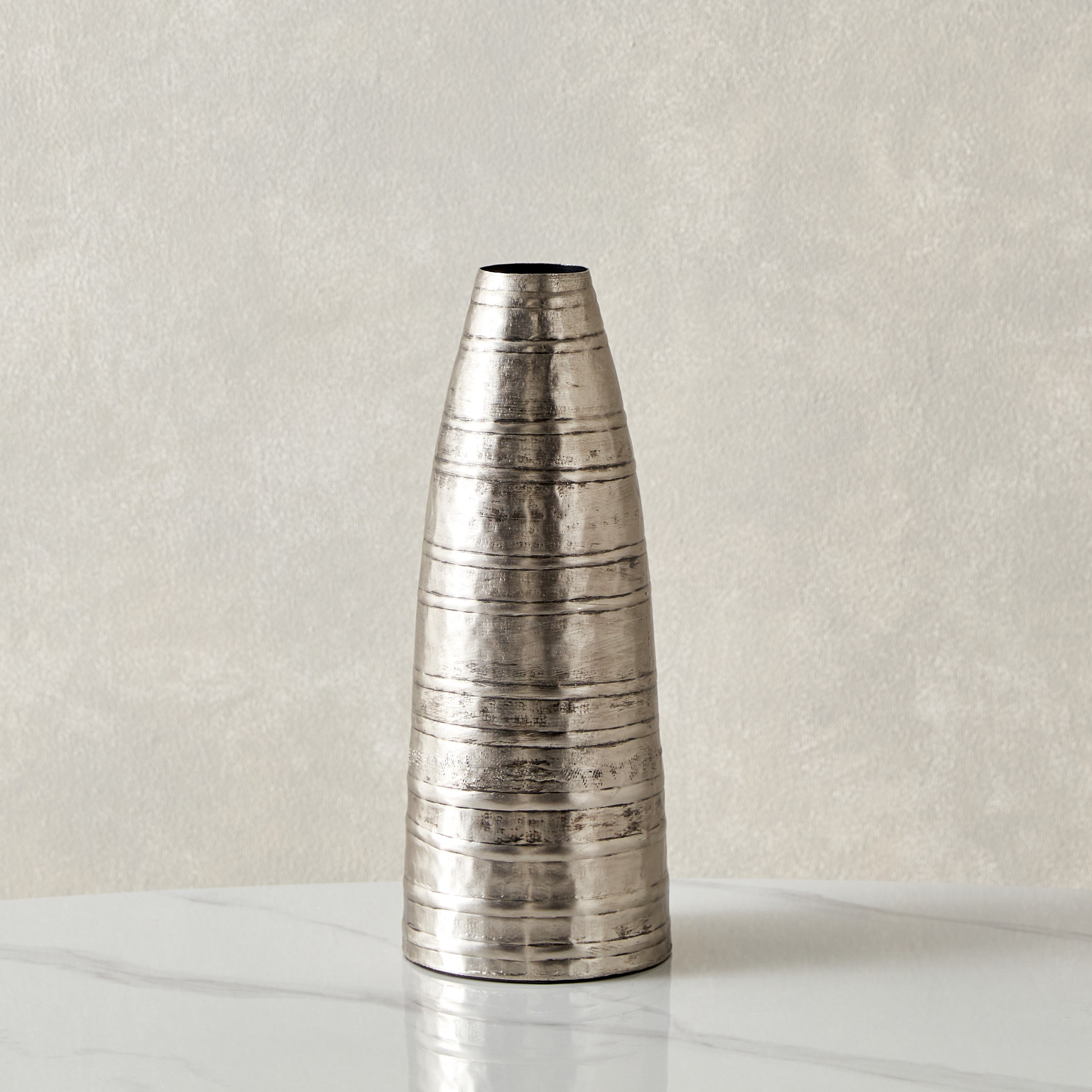 مزهرية طاولة معدنية من لورين - 13x13x35 سم-hbxbedroom-decorandaccessories-vases-image-2