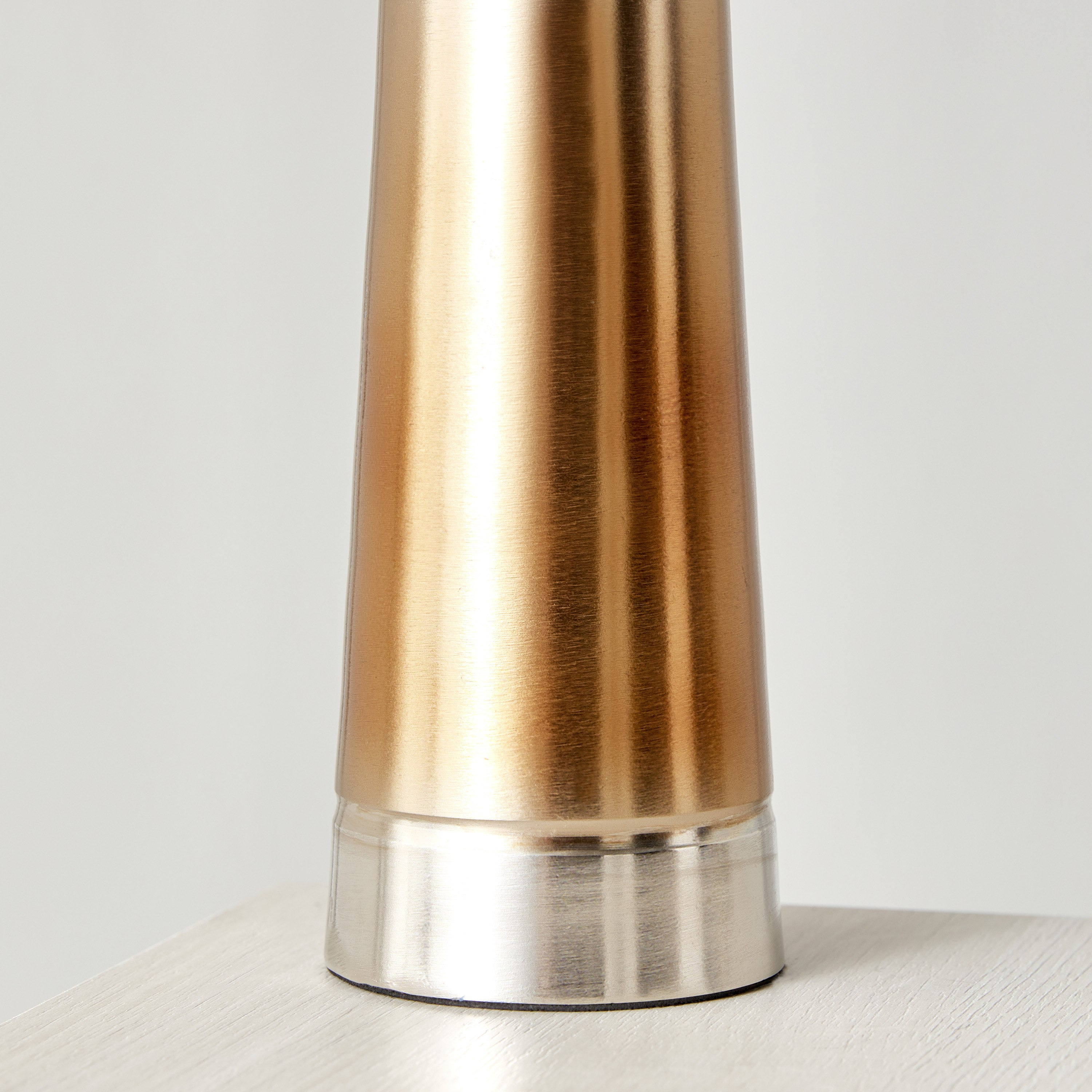 حامل شموع معدني عمودي بلونين من أوكتان - 10x10x29 سم-hbxlivingroom-decorandaccessories-candleholders-image-4