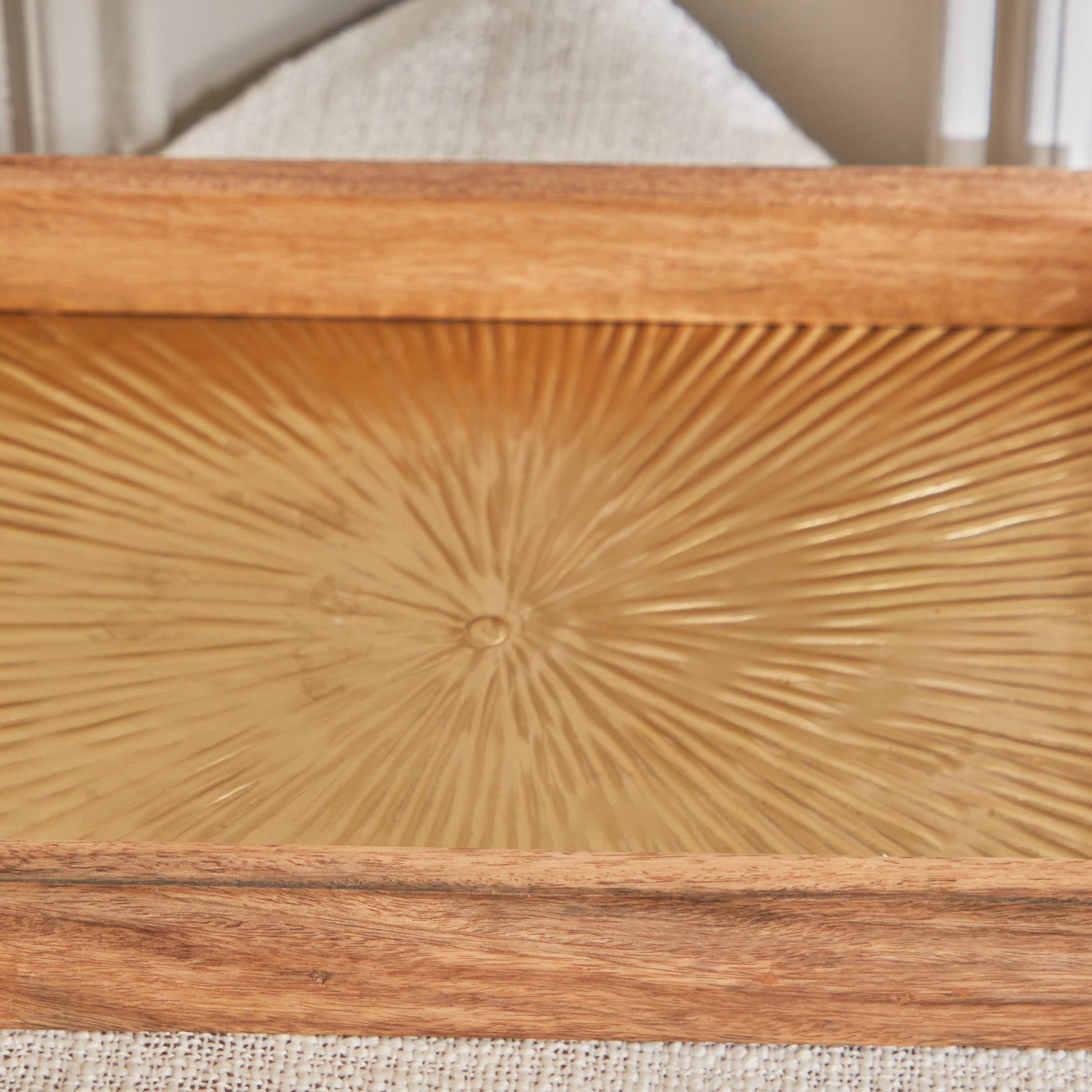 صينية ديكور مستطيلة من الخشب والألومنيوم من كليفتون - 36x20x7 سم-hbxhomeware-hbxdecorandfurnishings-image-3