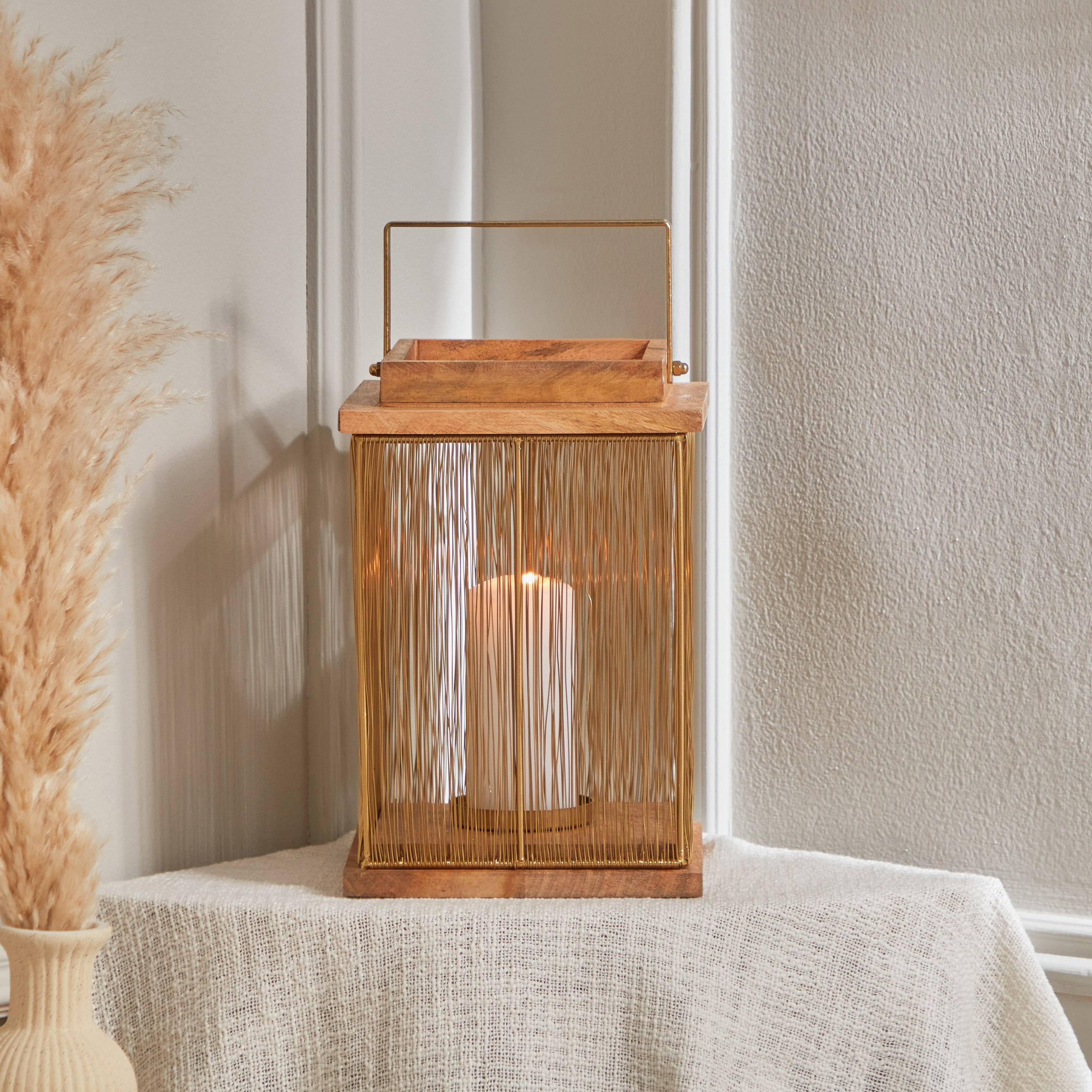 فانوس خشب بمقبض معدن من كليفتون - 19x19x28 سم-hbxdecorandfurnishings-homeaccessories-lanterns-image-1