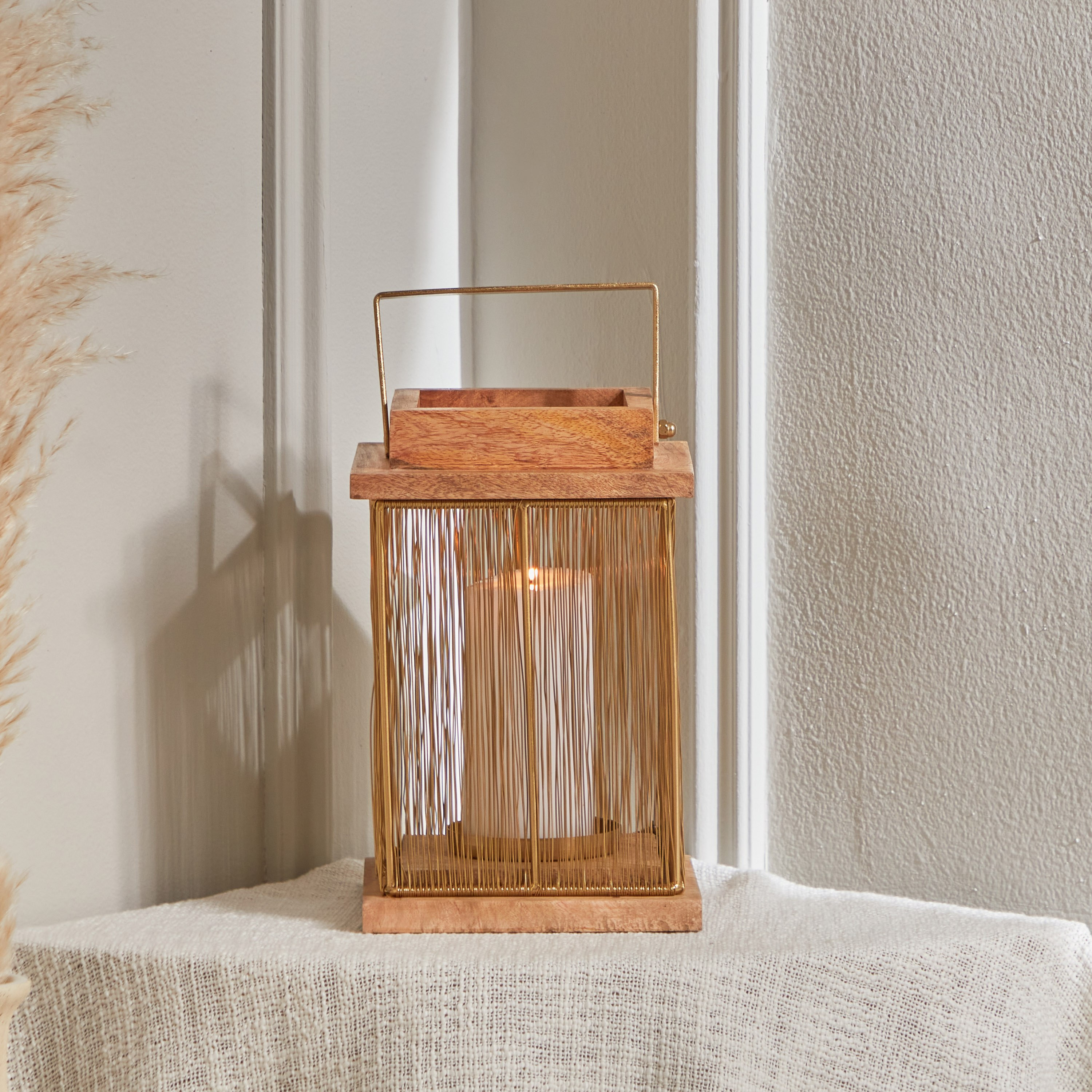 فانوس خشب بمقبض معدن من كليفتون - 15x15x24 سم-hbxdecorandfurnishings-homeaccessories-lanterns-image-1