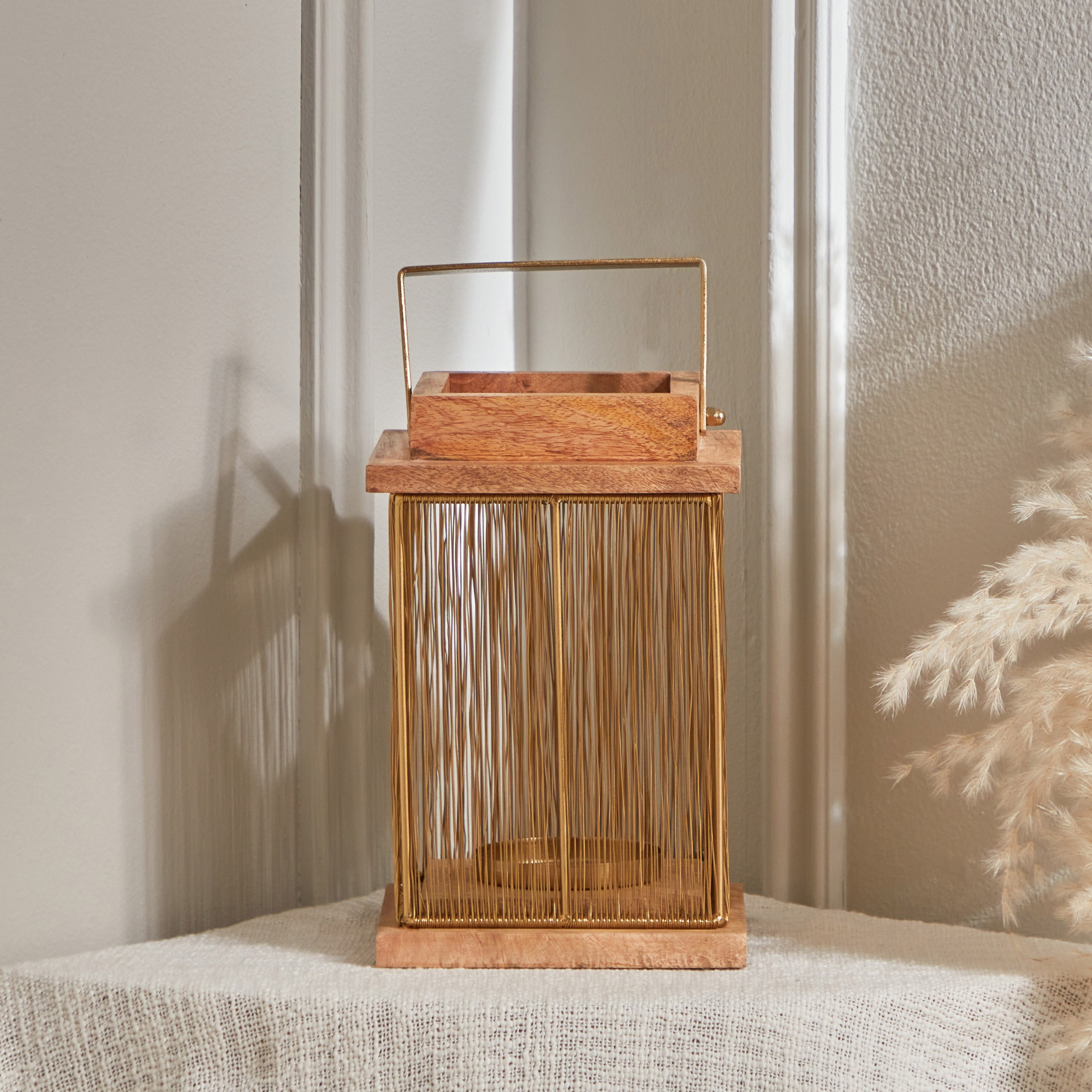 فانوس خشب بمقبض معدن من كليفتون - 15x15x24 سم-hbxdecorandfurnishings-homeaccessories-lanterns-image-2
