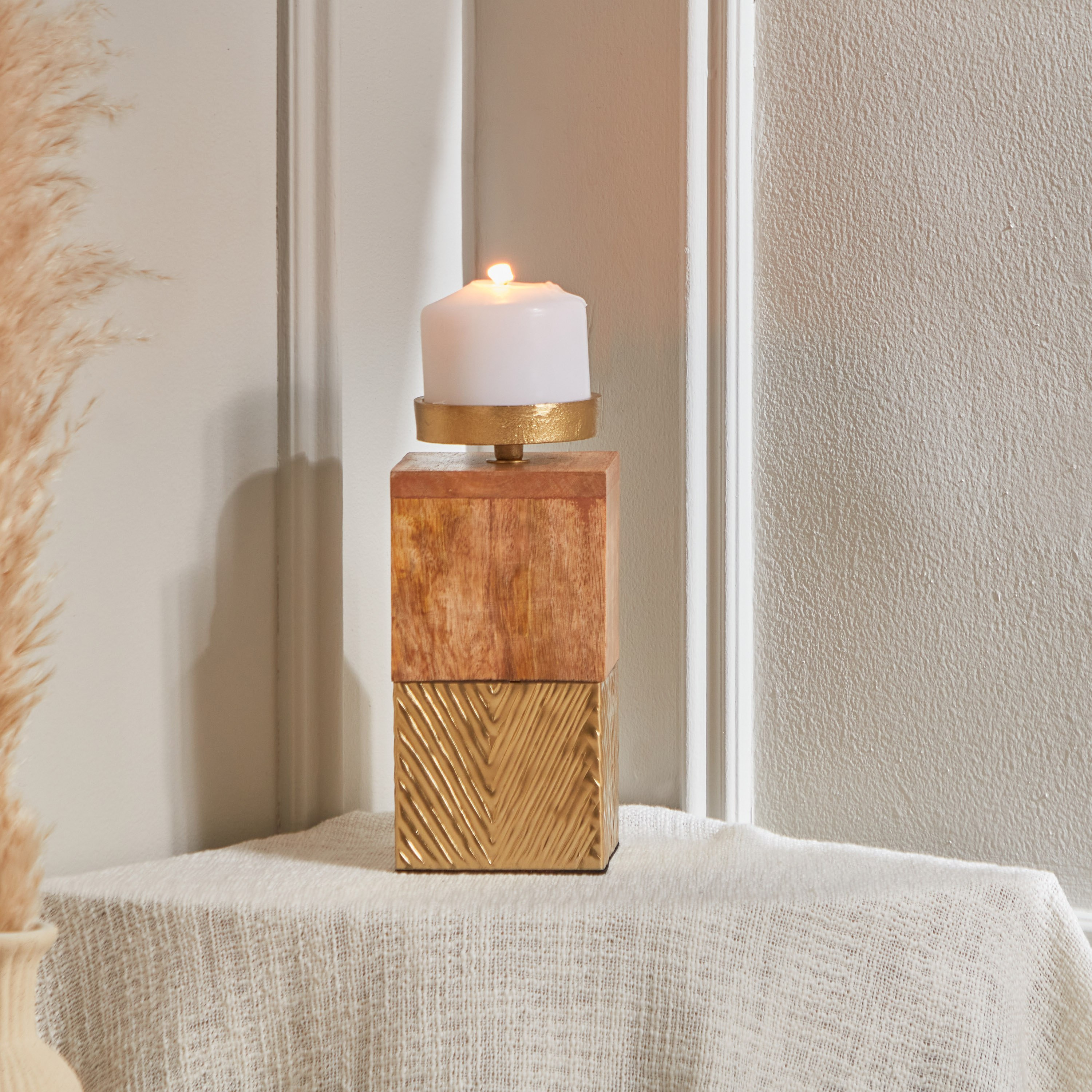 حامل شموع بدعامة خشب ومعدن من كليفتون - 10x10x23 سم-hbxlivingroom-decorandaccessories-candleholders-image-1