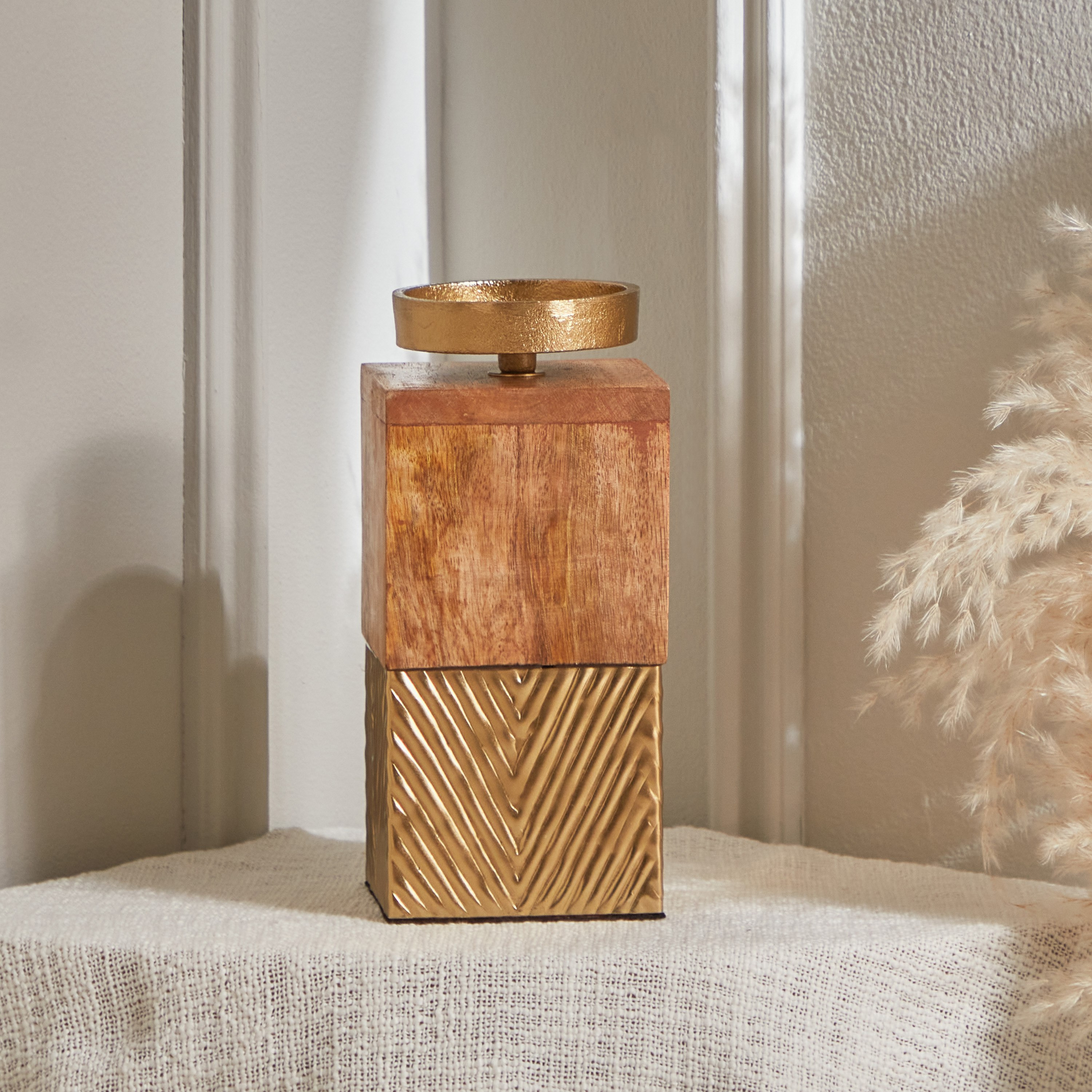حامل شموع بدعامة خشب ومعدن من كليفتون - 10x10x23 سم-hbxlivingroom-decorandaccessories-candleholders-image-2