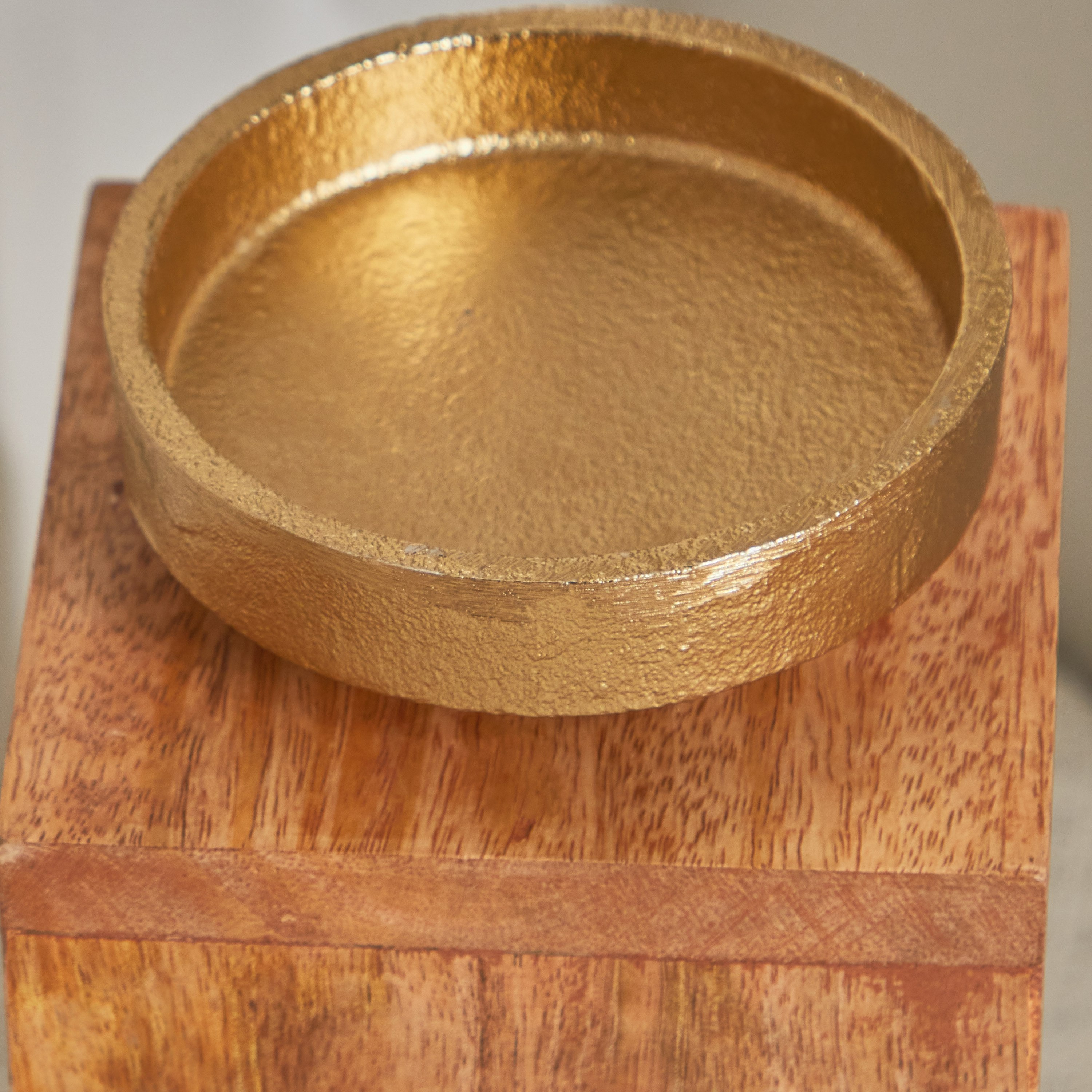 حامل شموع بدعامة خشب ومعدن من كليفتون - 10x10x23 سم-hbxlivingroom-decorandaccessories-candleholders-image-3
