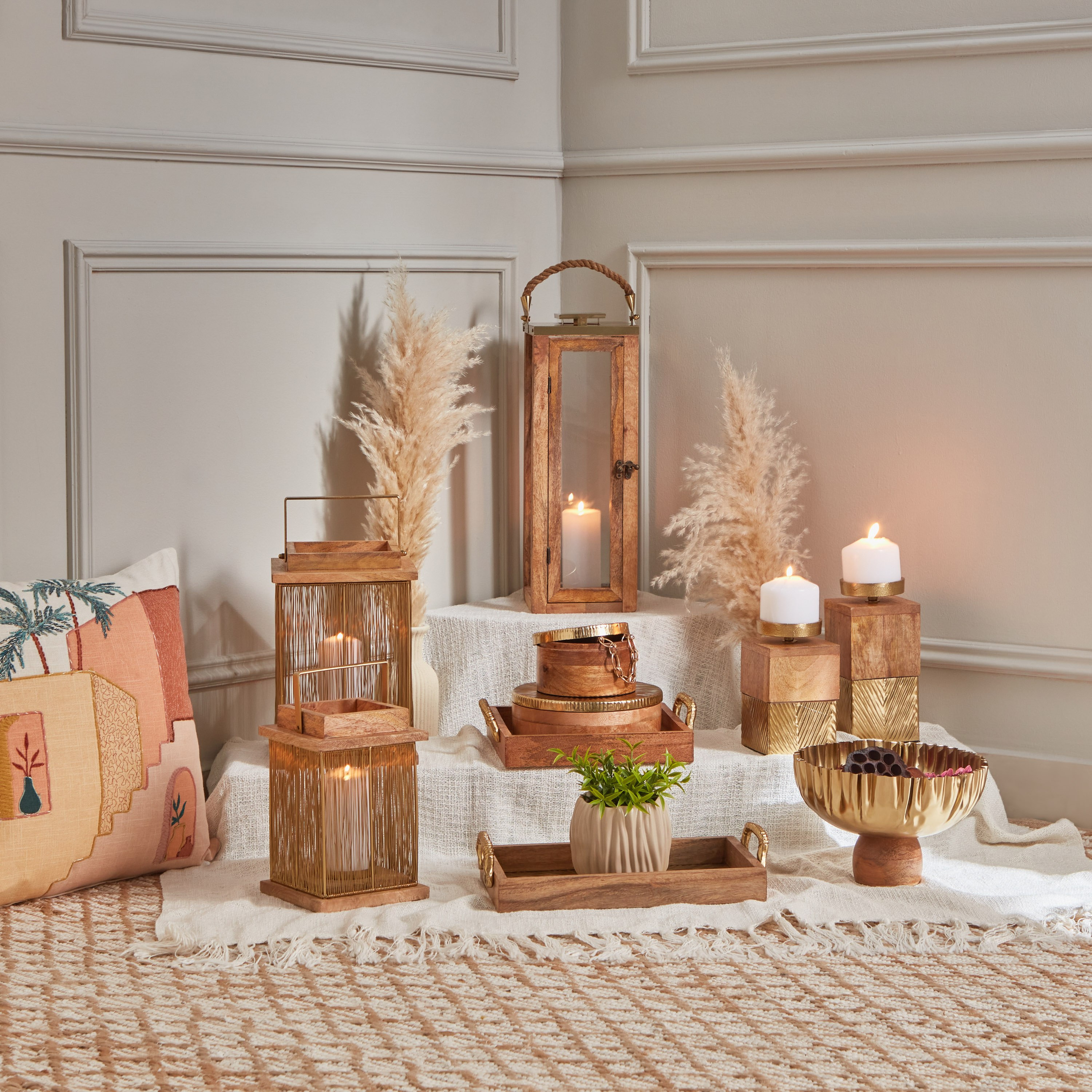 فانوس خشب بمقبض معدن من كليفتون - 16x16x45 سم-hbxdecorandfurnishings-homeaccessories-lanterns-image-5
