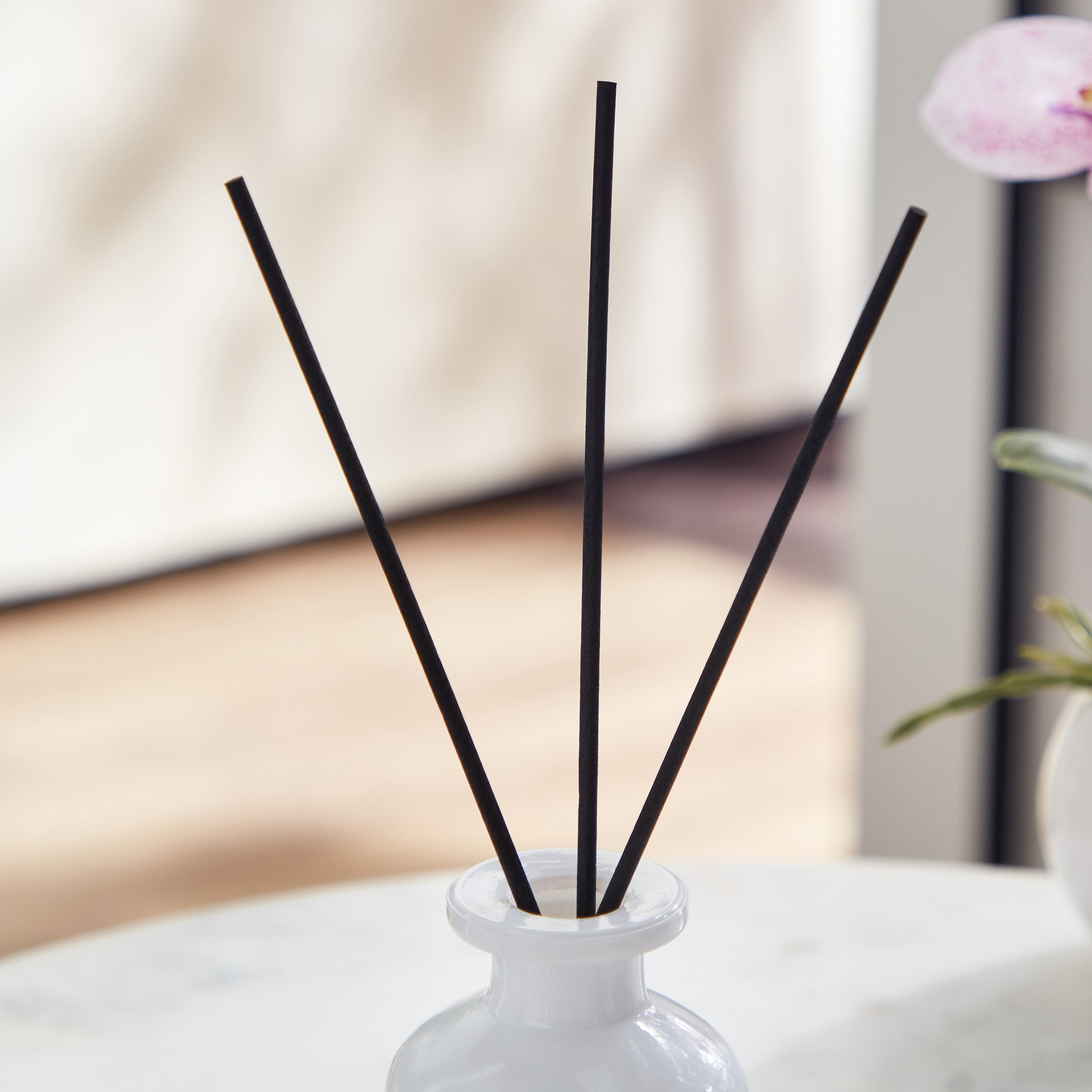 موزع عطور أعواد برائحة الكمثرى الإنجليزية والفريزيا من بالمي- 100 مل-hbxbedroom-homefragrance-diffusers-image-2