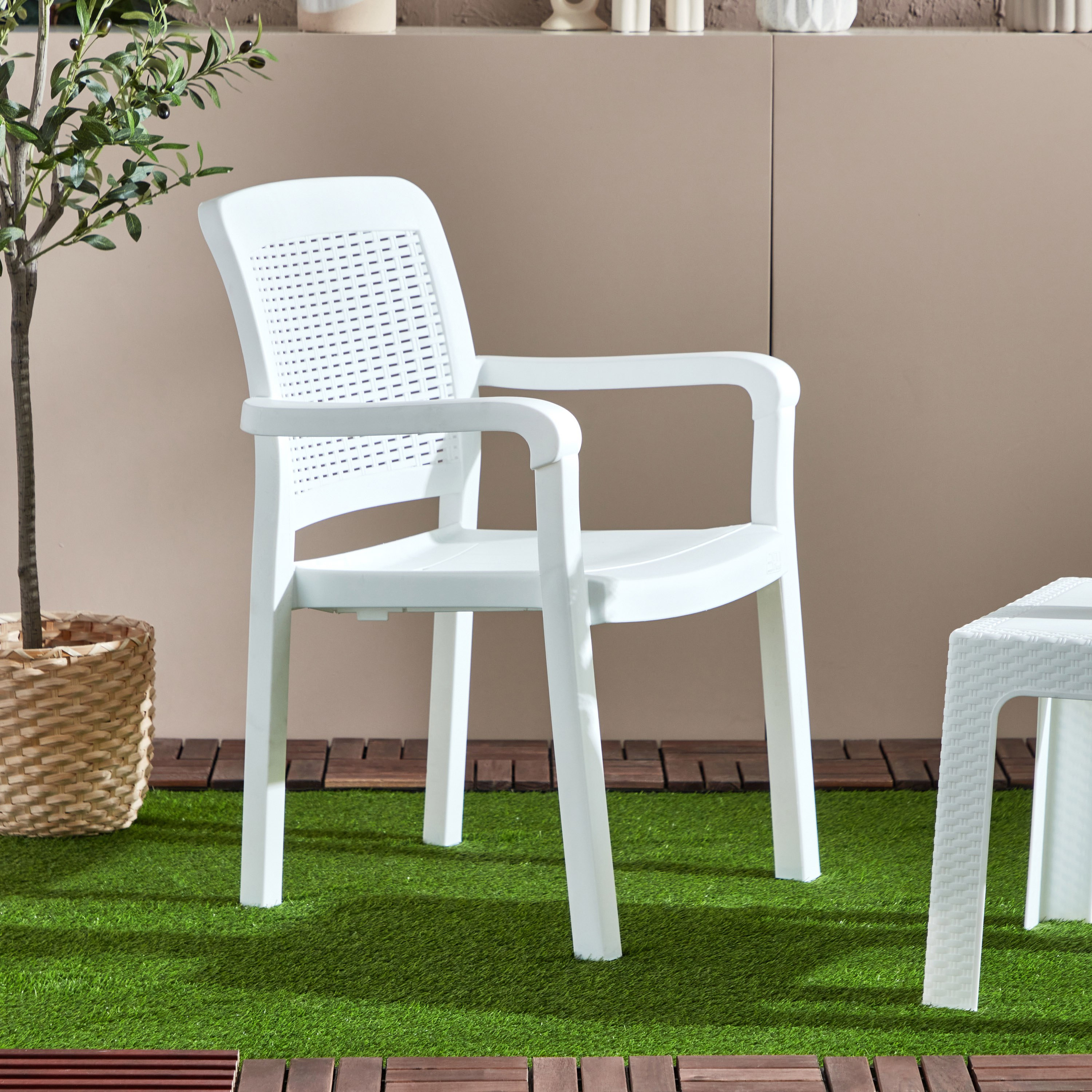 كرسي خارجي بمساند ذراعين - فيرا أوتا من موڤو-hbxfurniture-outdoor-swingsandchairs-image-2