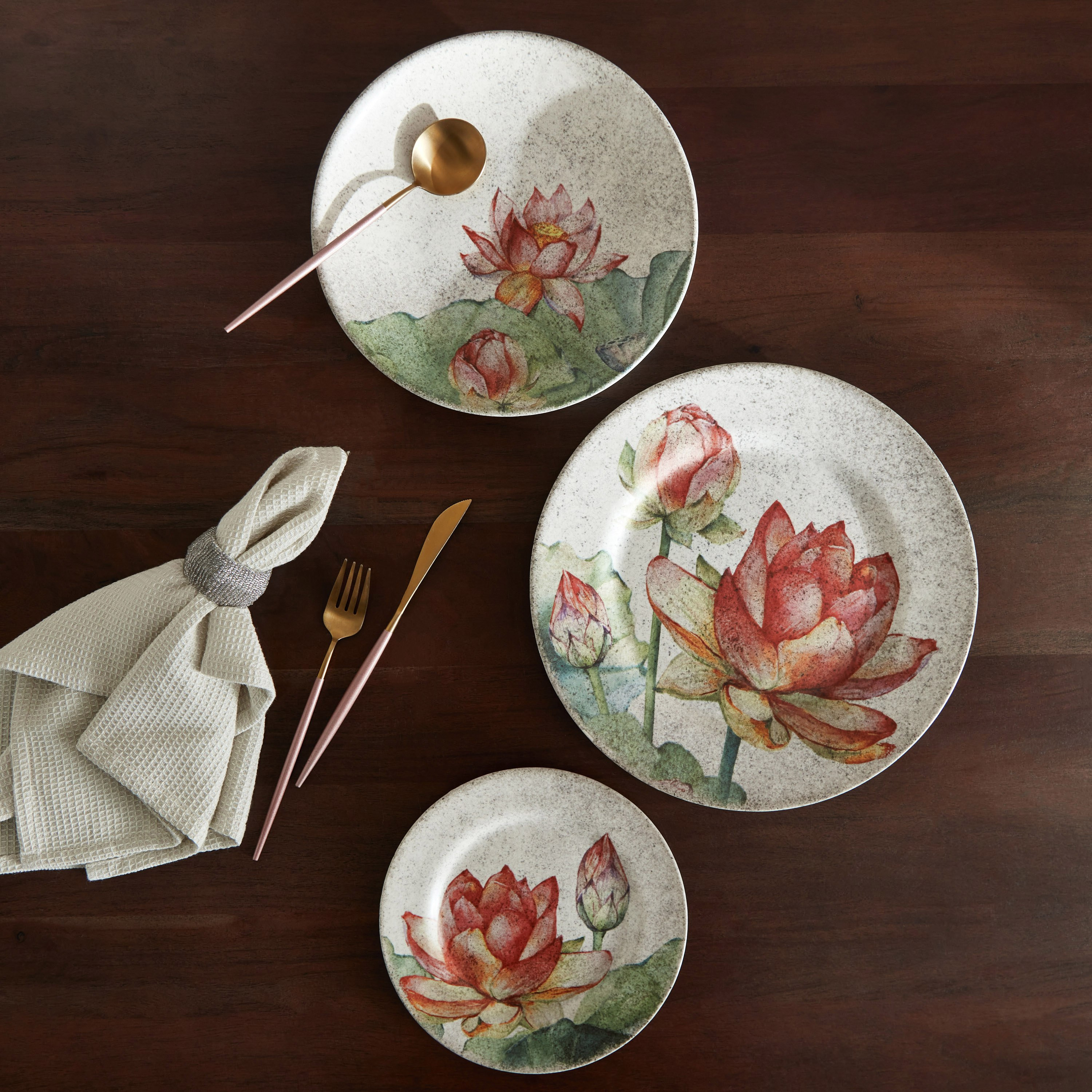 صحن عشاء من لوتس-hbxdecorandfurnishings-tabletop-crockery-image-4