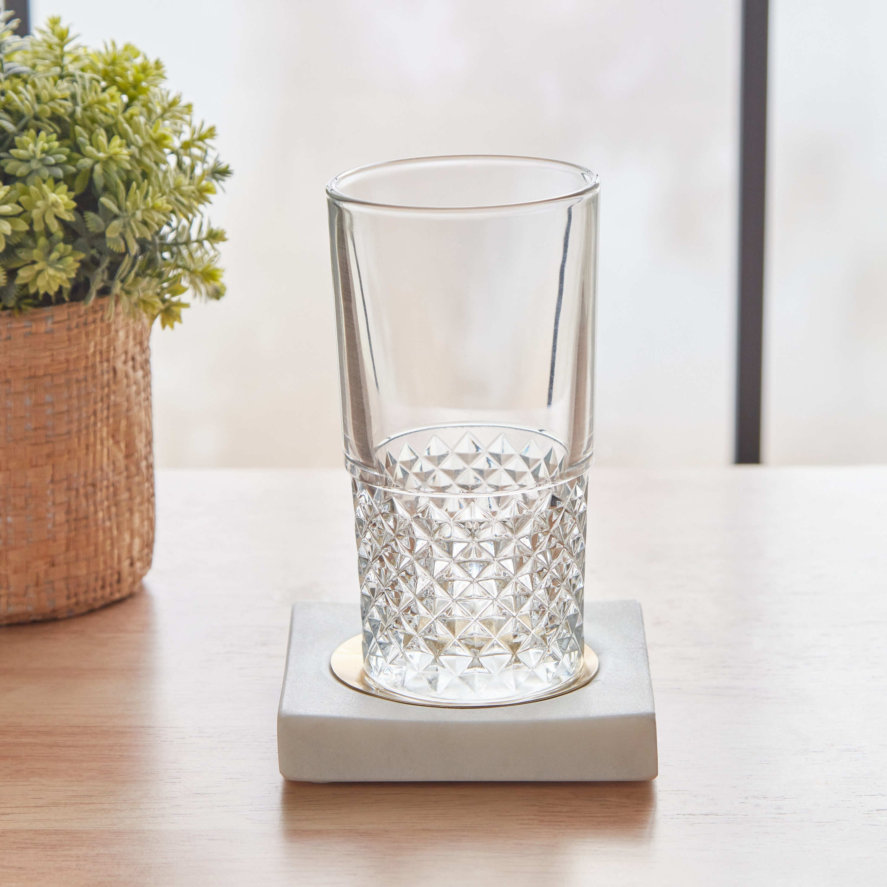 قواعد أكواب من الرخام الطبيعي بقاعدة نحاس - 10x10x19 سم-hbxhomeware-hbxdecorandfurnishings-image-1