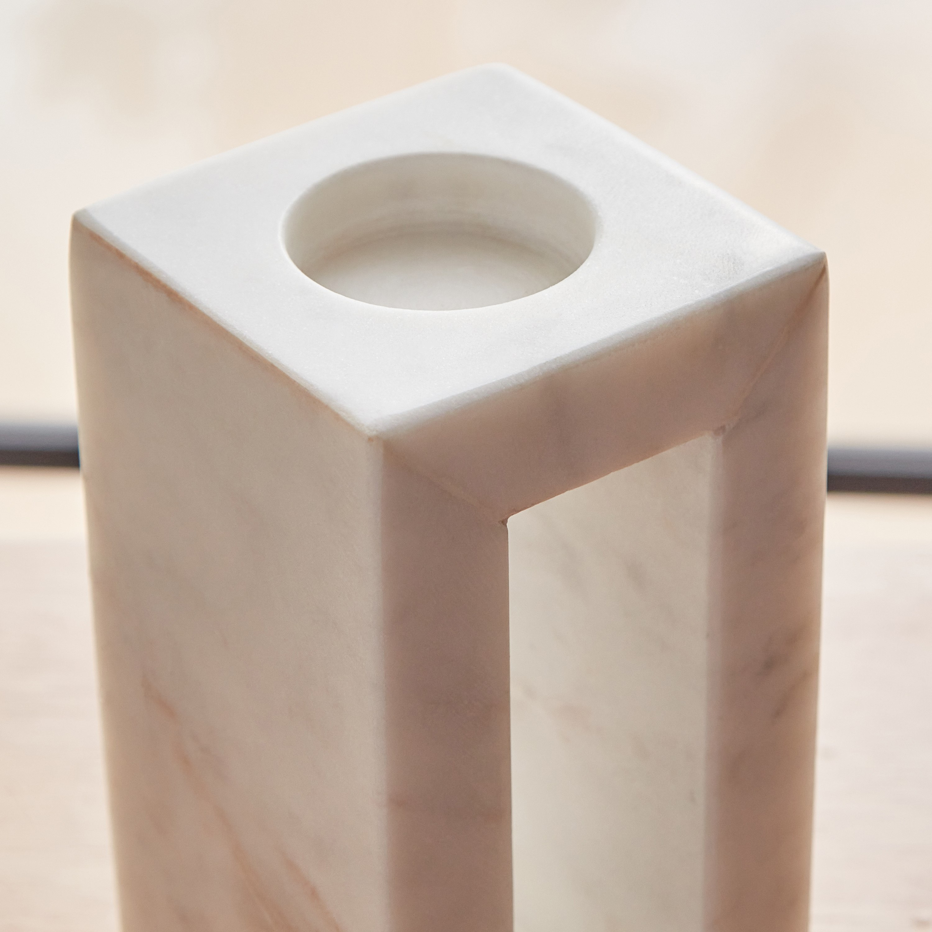 حامل شموع من الرخام الطبيعي - 7.5x7.5x15 سم-hbxlivingroom-decorandaccessories-candleholders-image-3