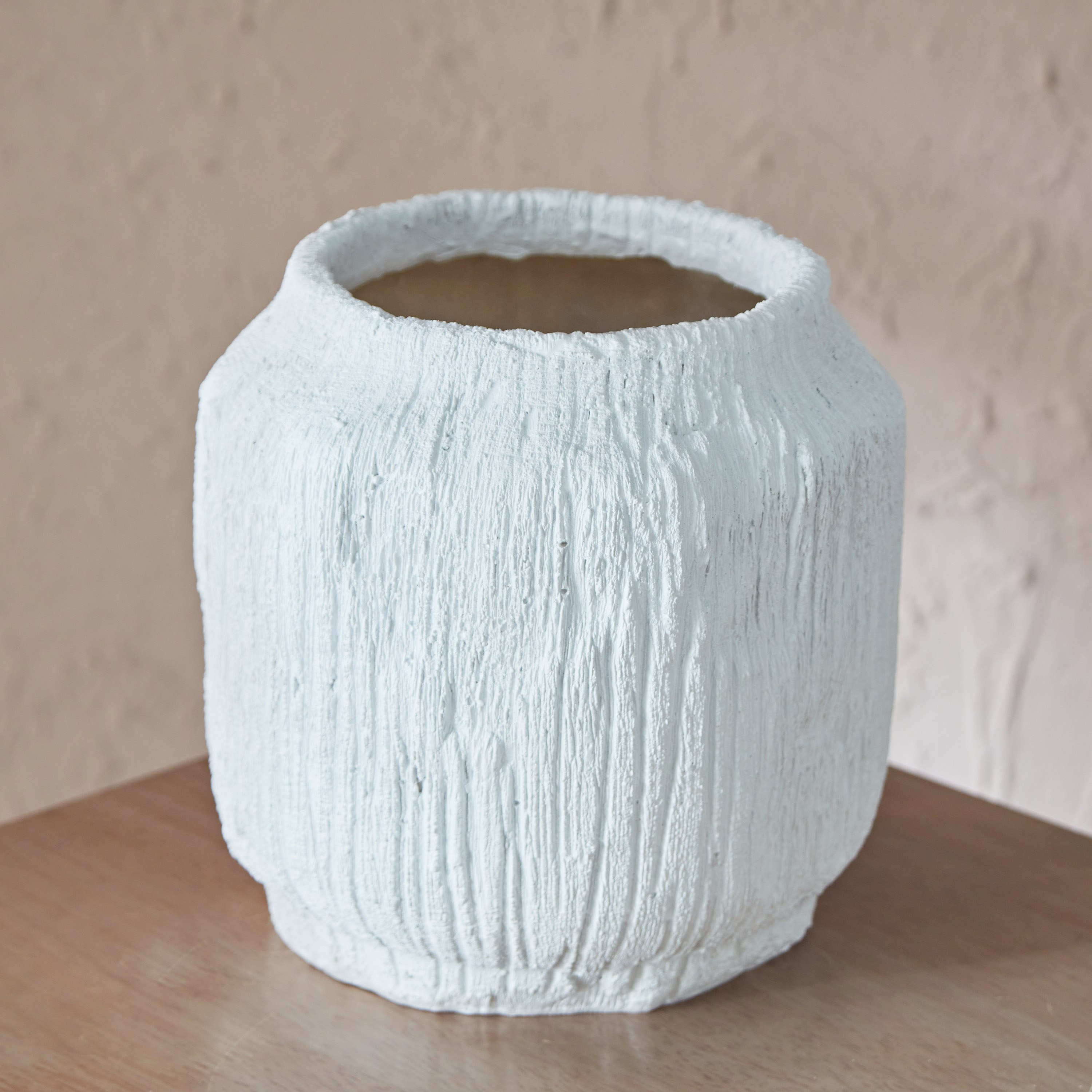 مزهرية بوليريسين بلمسة تشطيب طبيعية من رابك - 20x20x20 سم-hbxbedroom-decorandaccessories-vases-image-2