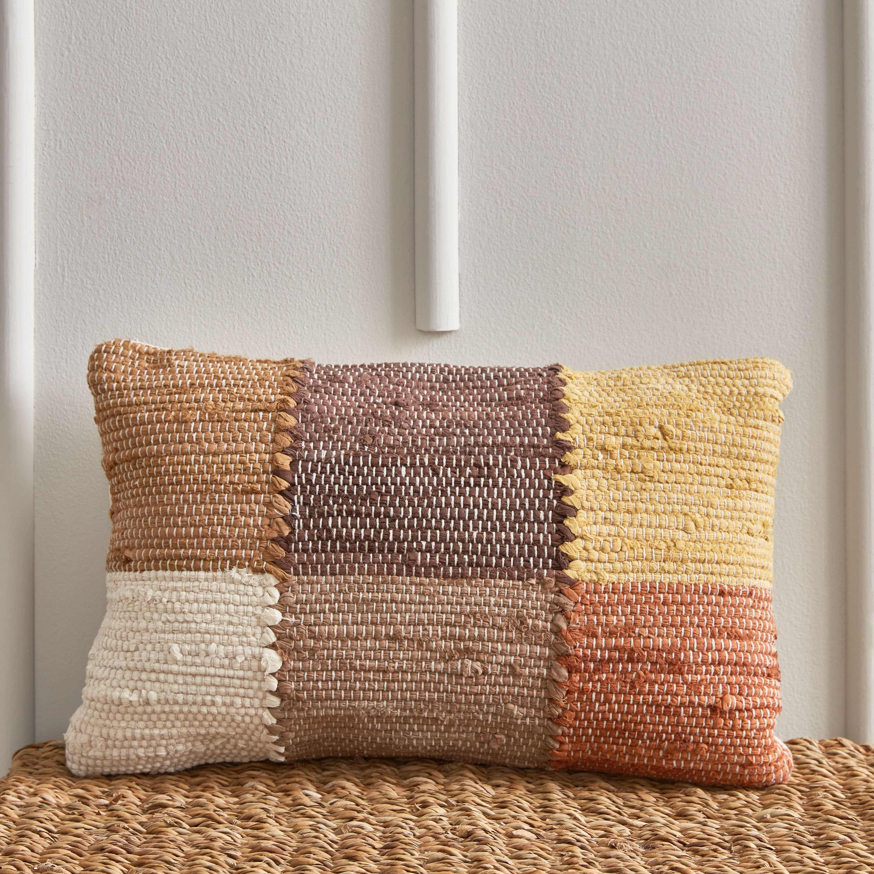 وسادة محشوة بالقطن المعاد تدويره من بليس - 30x50 سم-hbxlivingroom-furnishings-cushionsandcovers-filledcushions-image-1