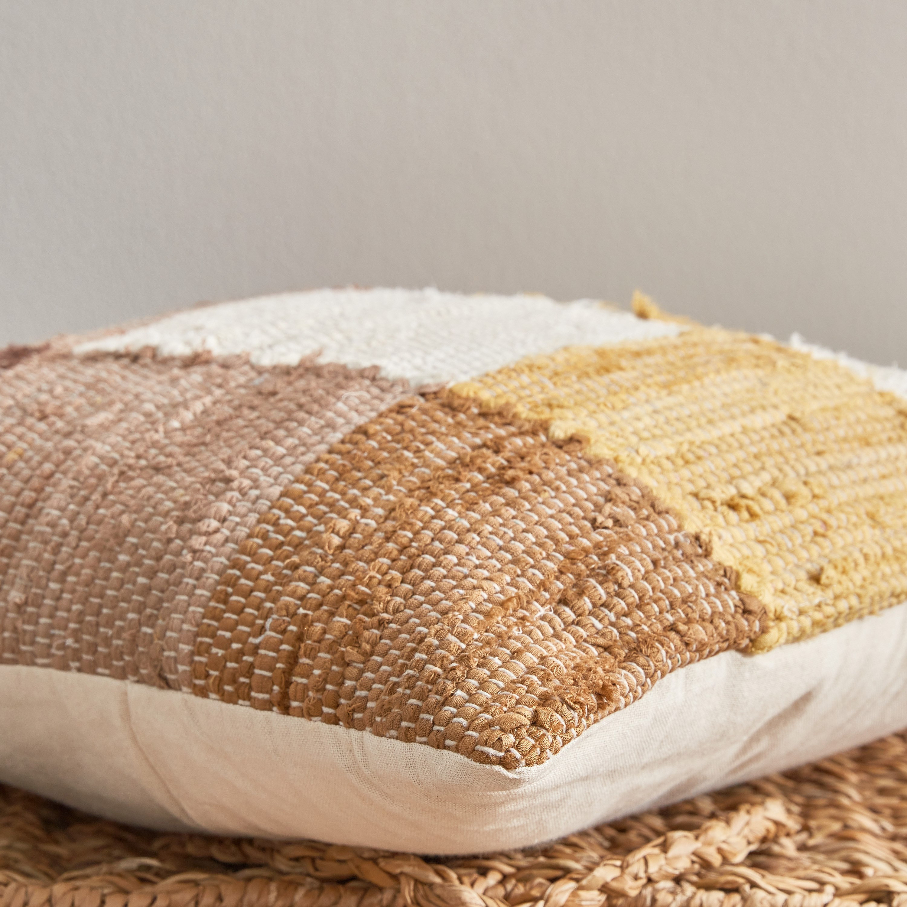 وسادة محشوة بالقطن المعاد تدويره من بليس - 45x45 سم-hbxlivingroom-furnishings-cushionsandcovers-filledcushions-image-3