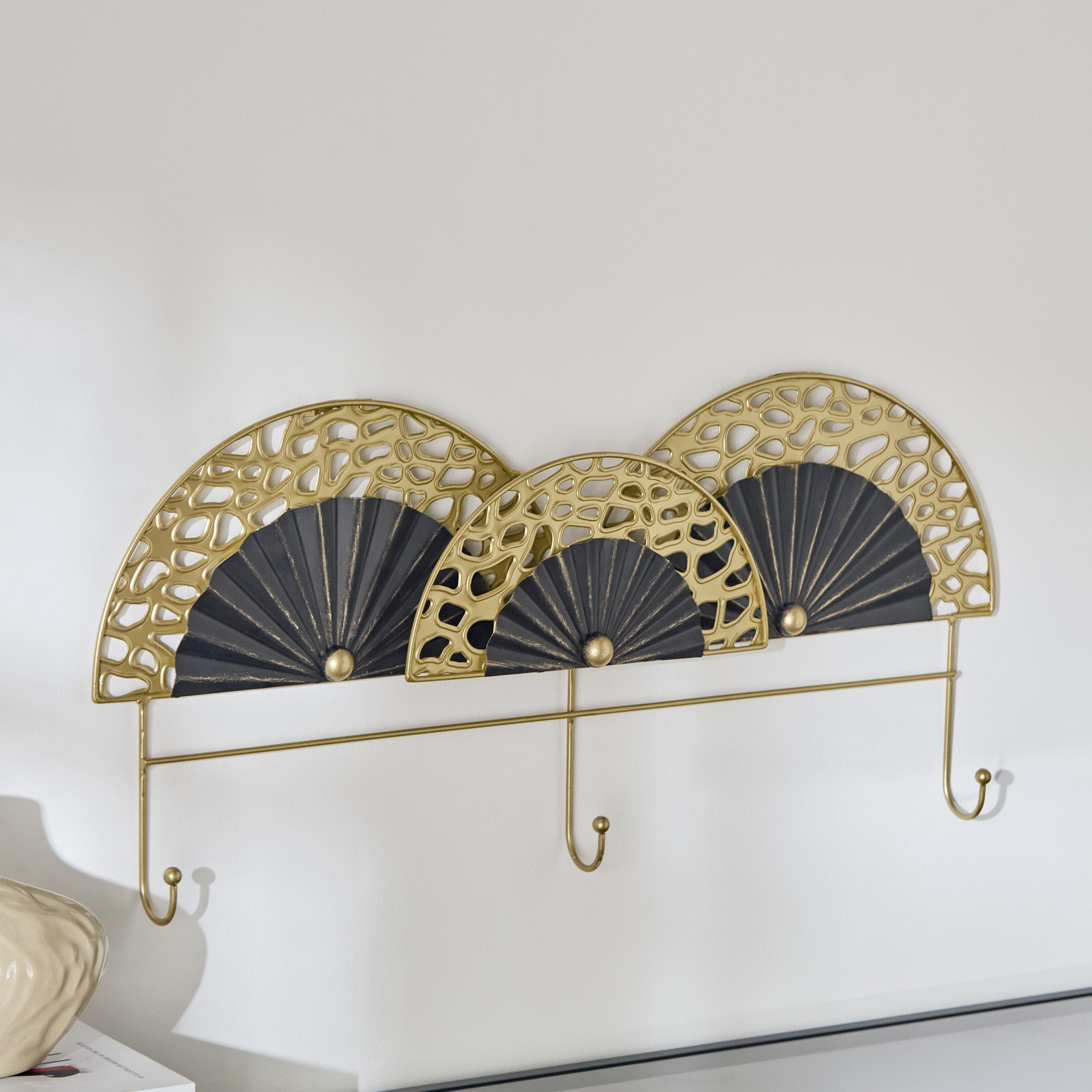 زينة حائط معدنية بخطافات من سونيت - 61x28x5 سم-hbxlivingroom-walldecor-wallart-image-1