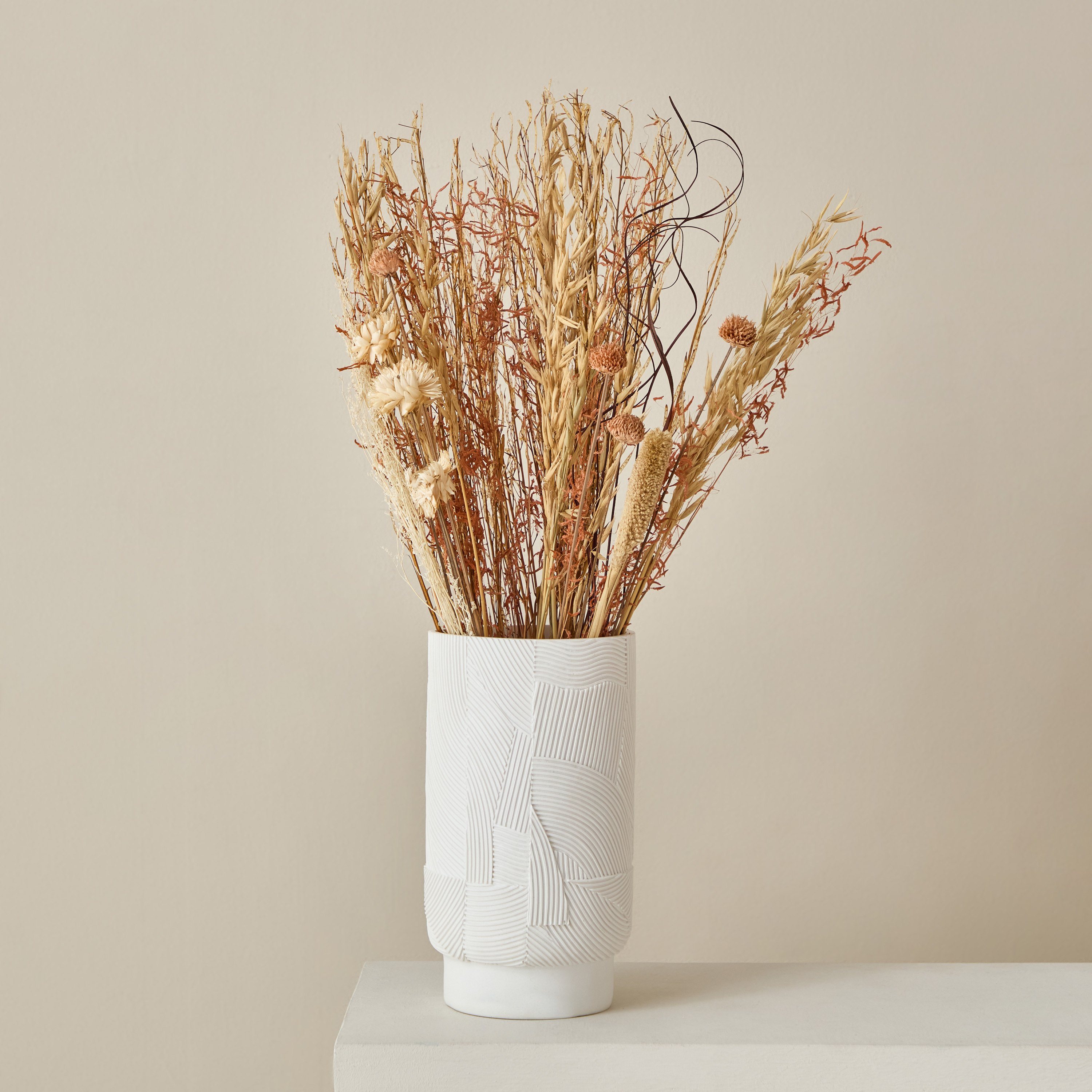 باقة زهور الربيع في كيس ورقي من ميدلي - 60 سم-hbxdecorandfurnishings-homeaccessories-artificialflowersandplants-image-1
