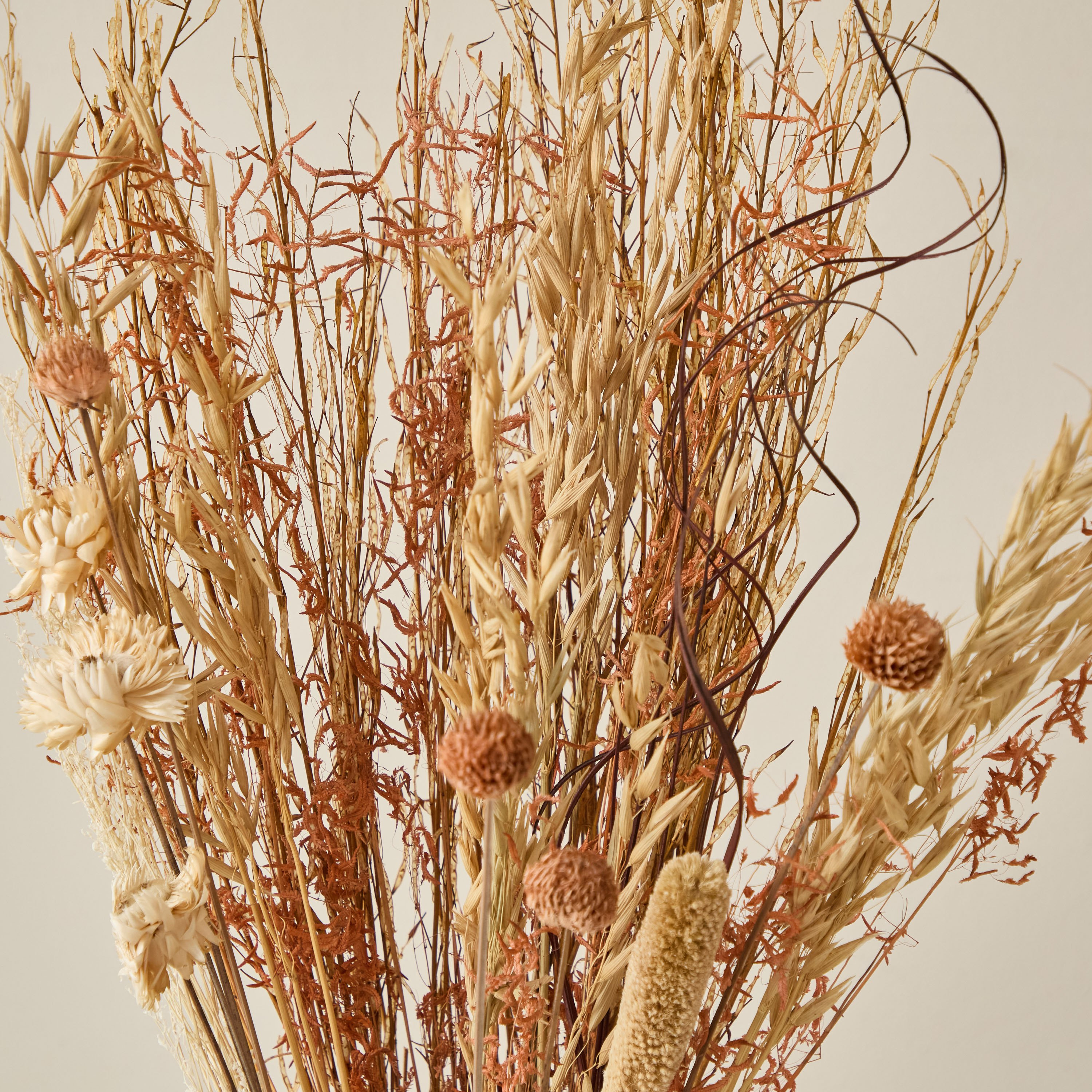 باقة زهور الربيع في كيس ورقي من ميدلي - 60 سم-hbxdecorandfurnishings-homeaccessories-artificialflowersandplants-image-2