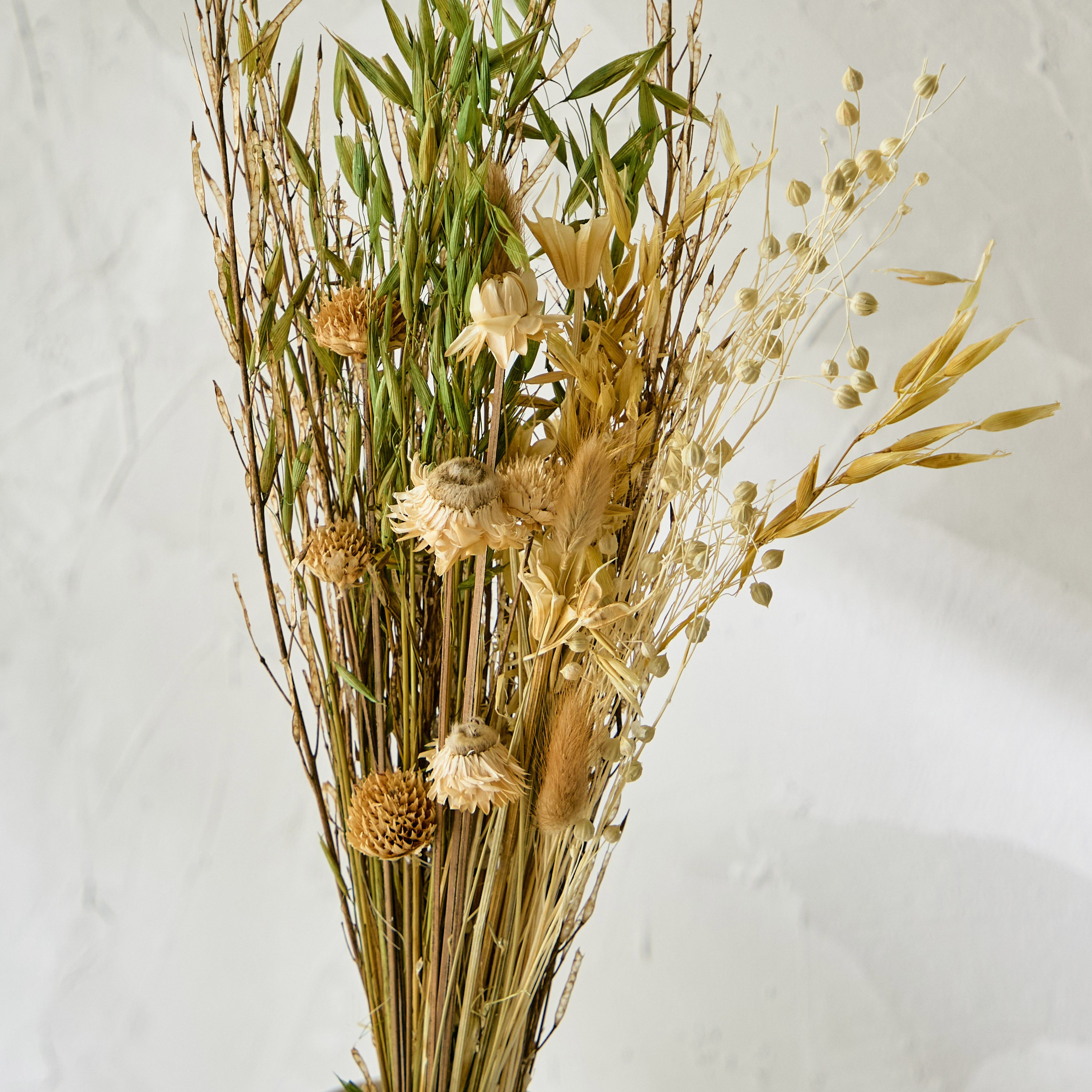 باقة زهور الربيع في كيس ورقي من ميدلي - 60 سم-hbxdecorandfurnishings-homeaccessories-artificialflowersandplants-image-3