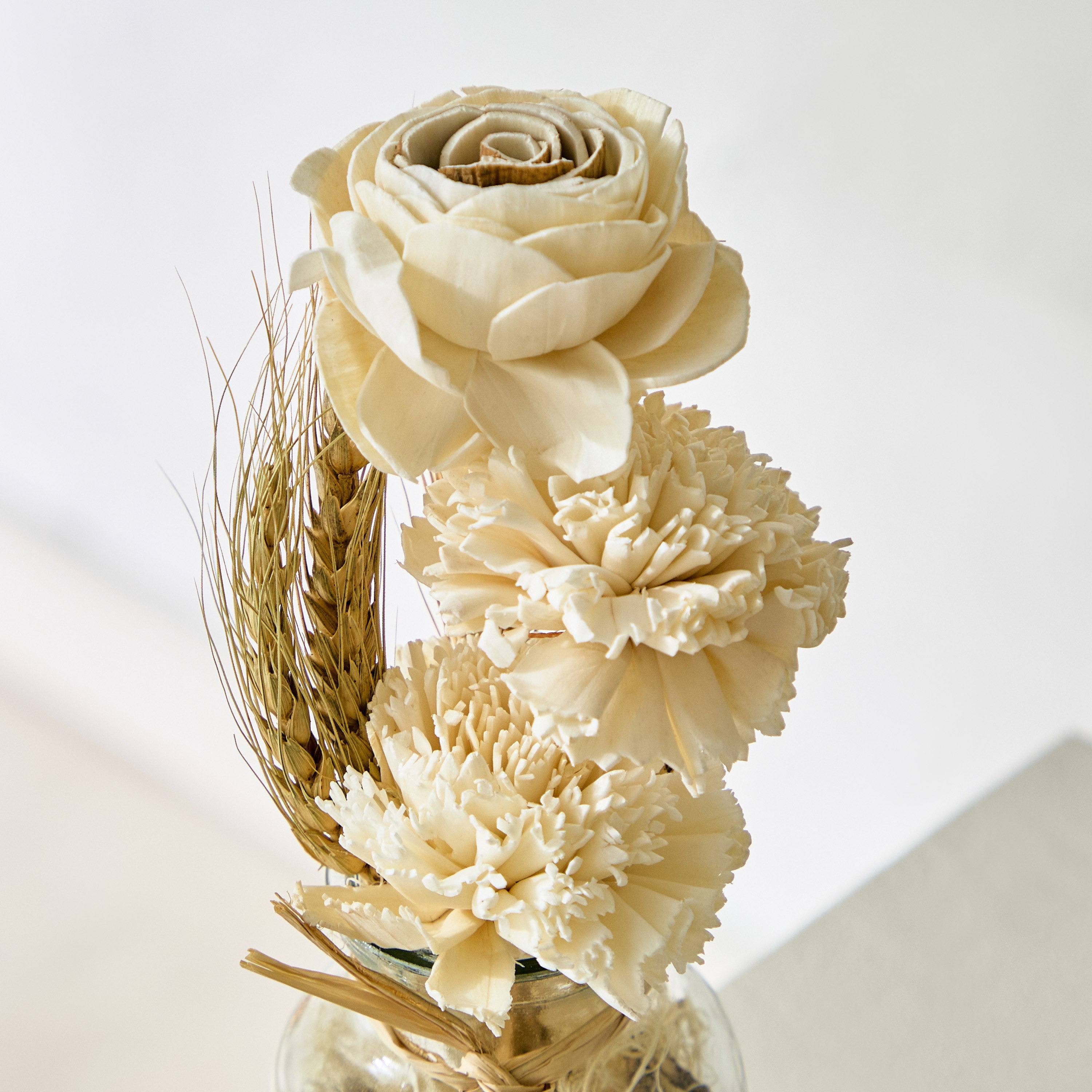 جرّة ديكور زهرية من الزجاج والجوت من ميدلي- 13 سم-hbxdecorandfurnishings-homeaccessories-artificialflowersandplants-image-2