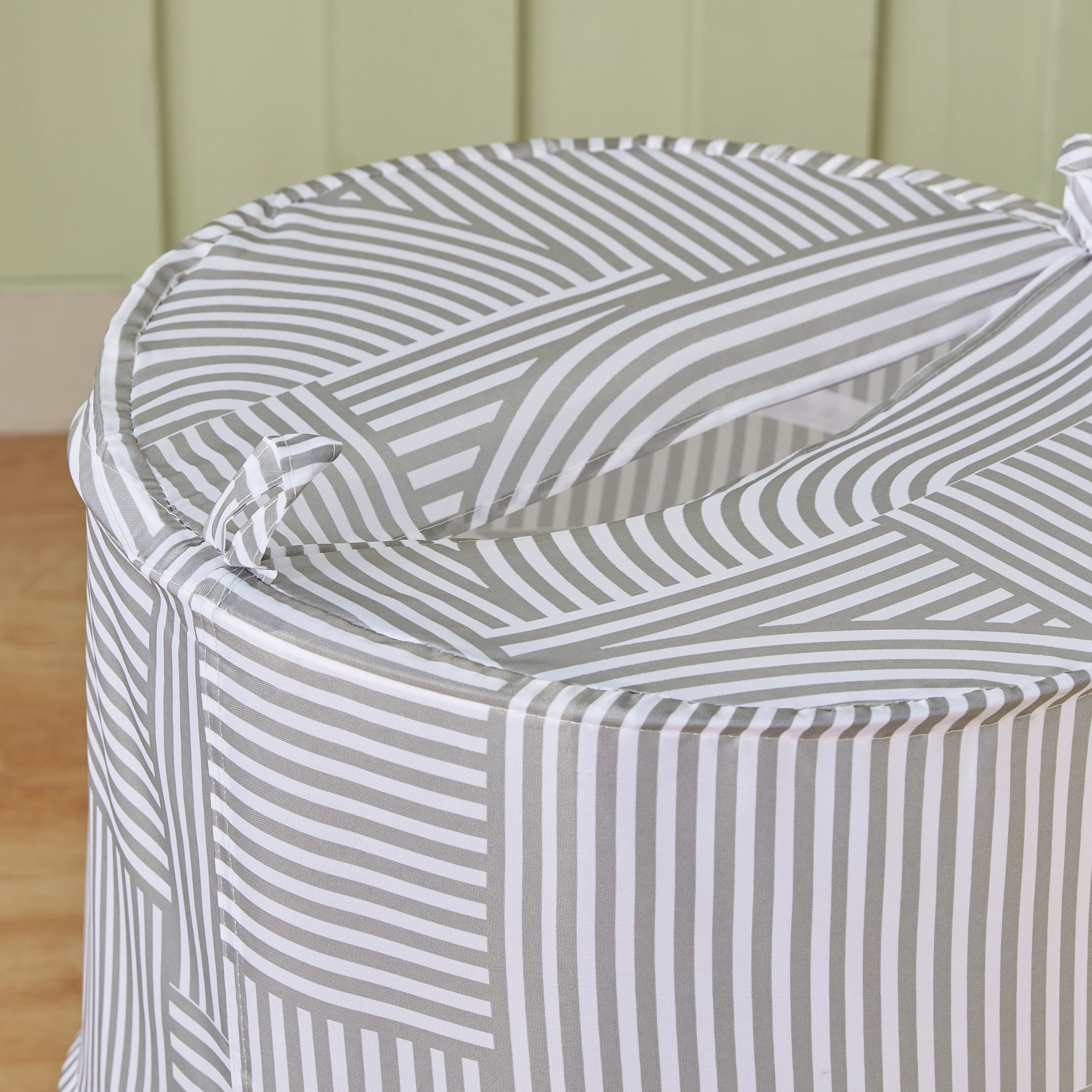 سلة غسيل بوليستر بطبعات من أريستو - 42x55 سم-hbxbathroom-bathroomstorage-laundryhampers-image-3