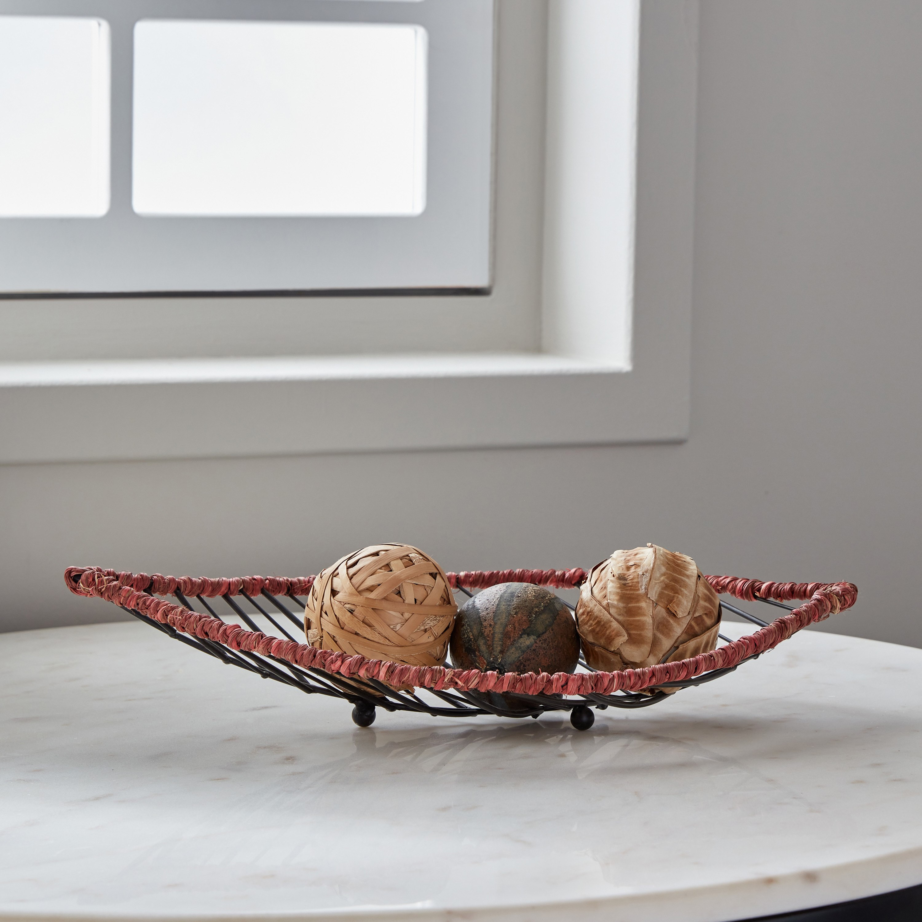صحن ديكور معدن ورقة شجر من سبلينديد - 43x38x0.5 سم-hbxhomeware-hbxdecorandfurnishings-image-1