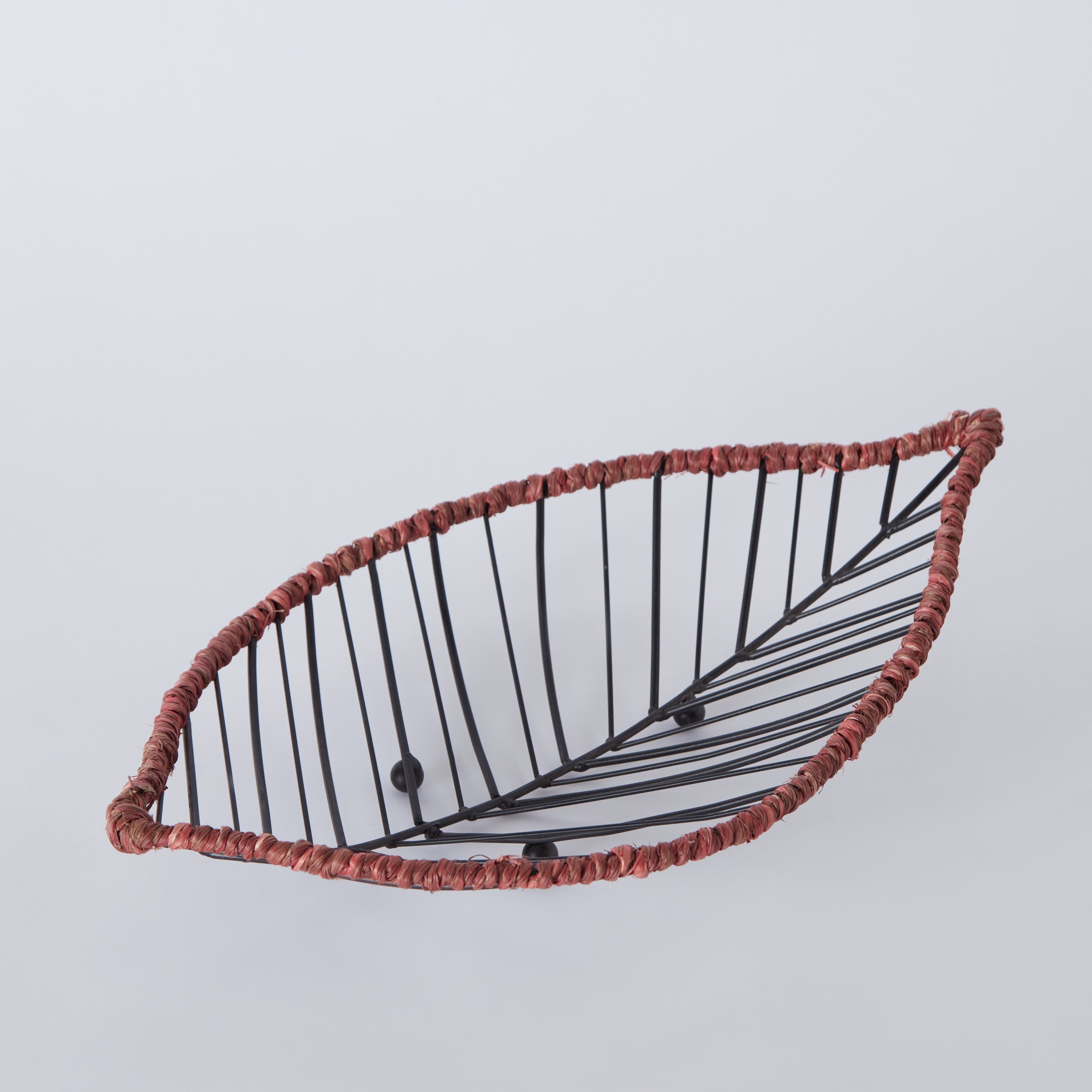 صحن ديكور معدن ورقة شجر من سبلينديد - 43x38x0.5 سم-hbxhomeware-hbxdecorandfurnishings-image-6