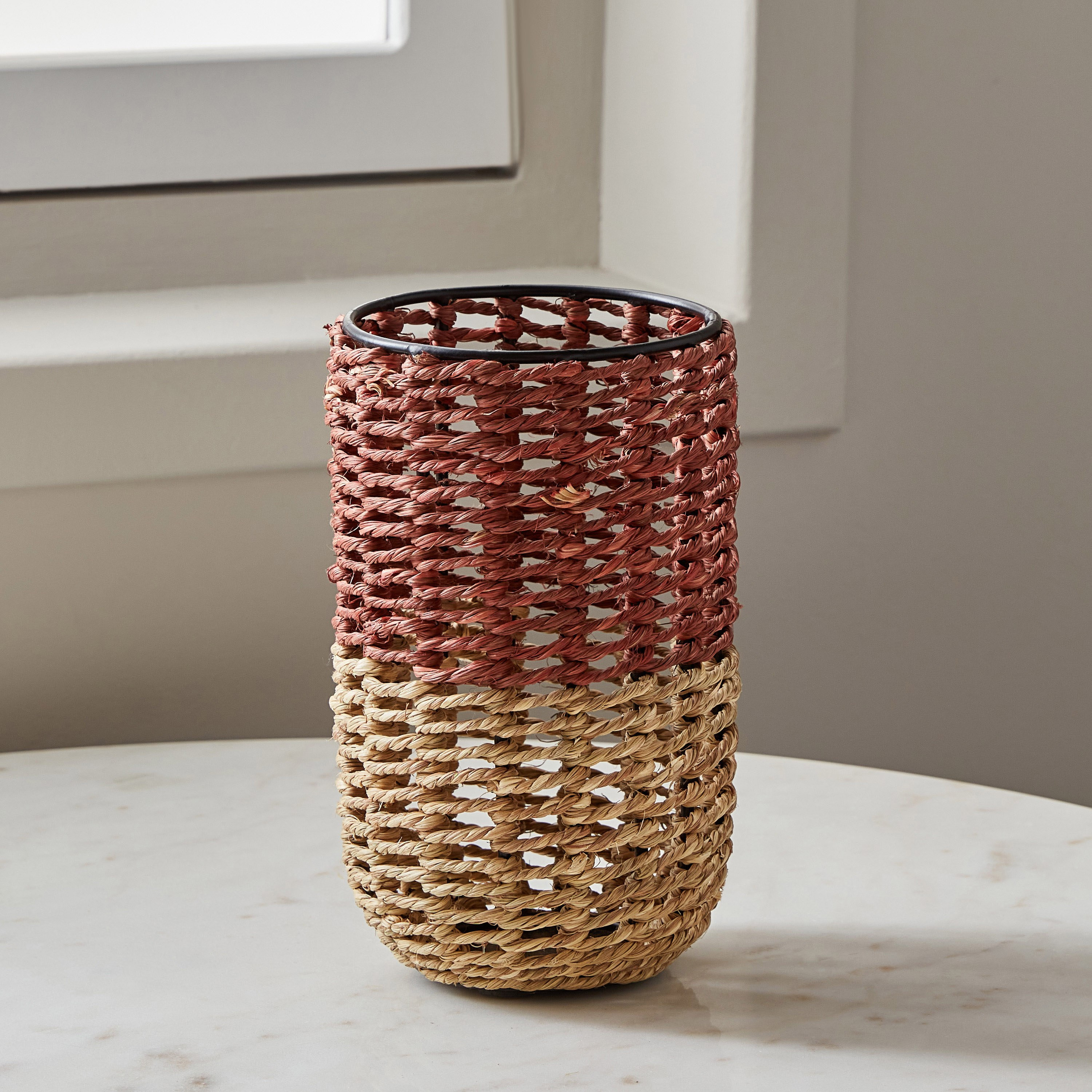 مزهرية أسطوانية بسلك معدن من سبلينديد - 12x12x21 سم-hbxbedroom-decorandaccessories-vases-image-2