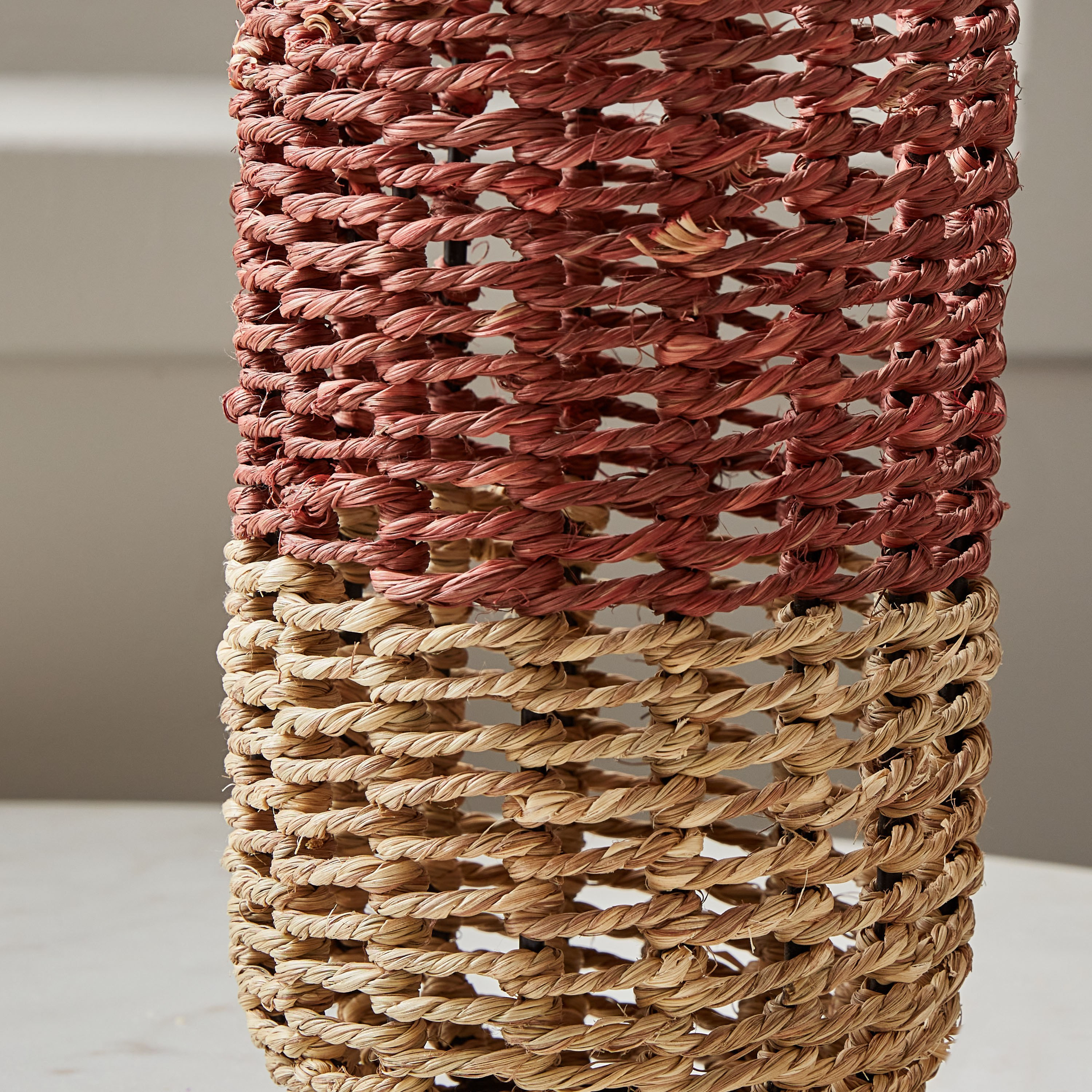 مزهرية أسطوانية بسلك معدن من سبلينديد - 12x12x21 سم-hbxbedroom-decorandaccessories-vases-image-3