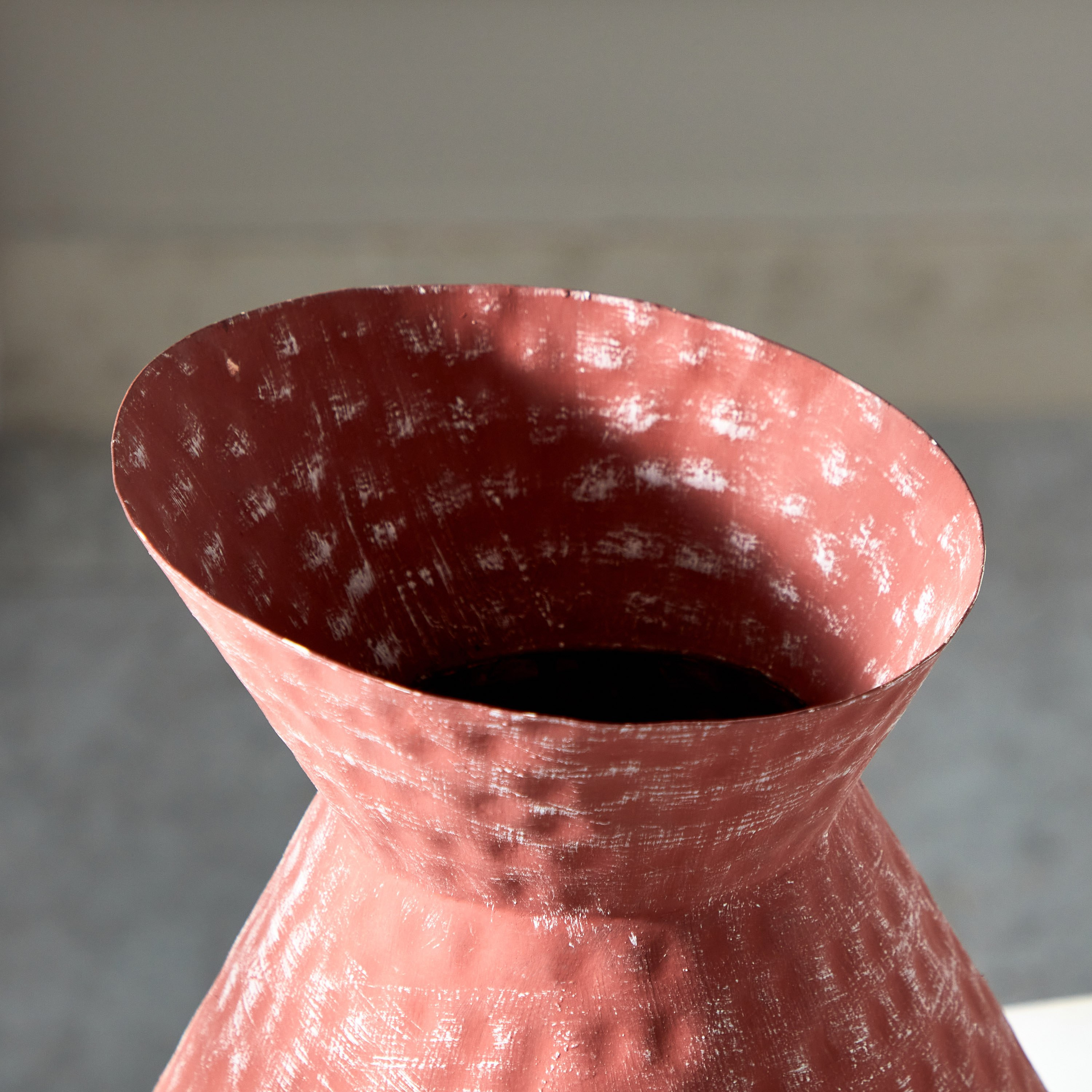 مزهرية إناء معدن عصرية من سبلينديد - 20x20x28 سم-hbxbedroom-decorandaccessories-vases-image-3
