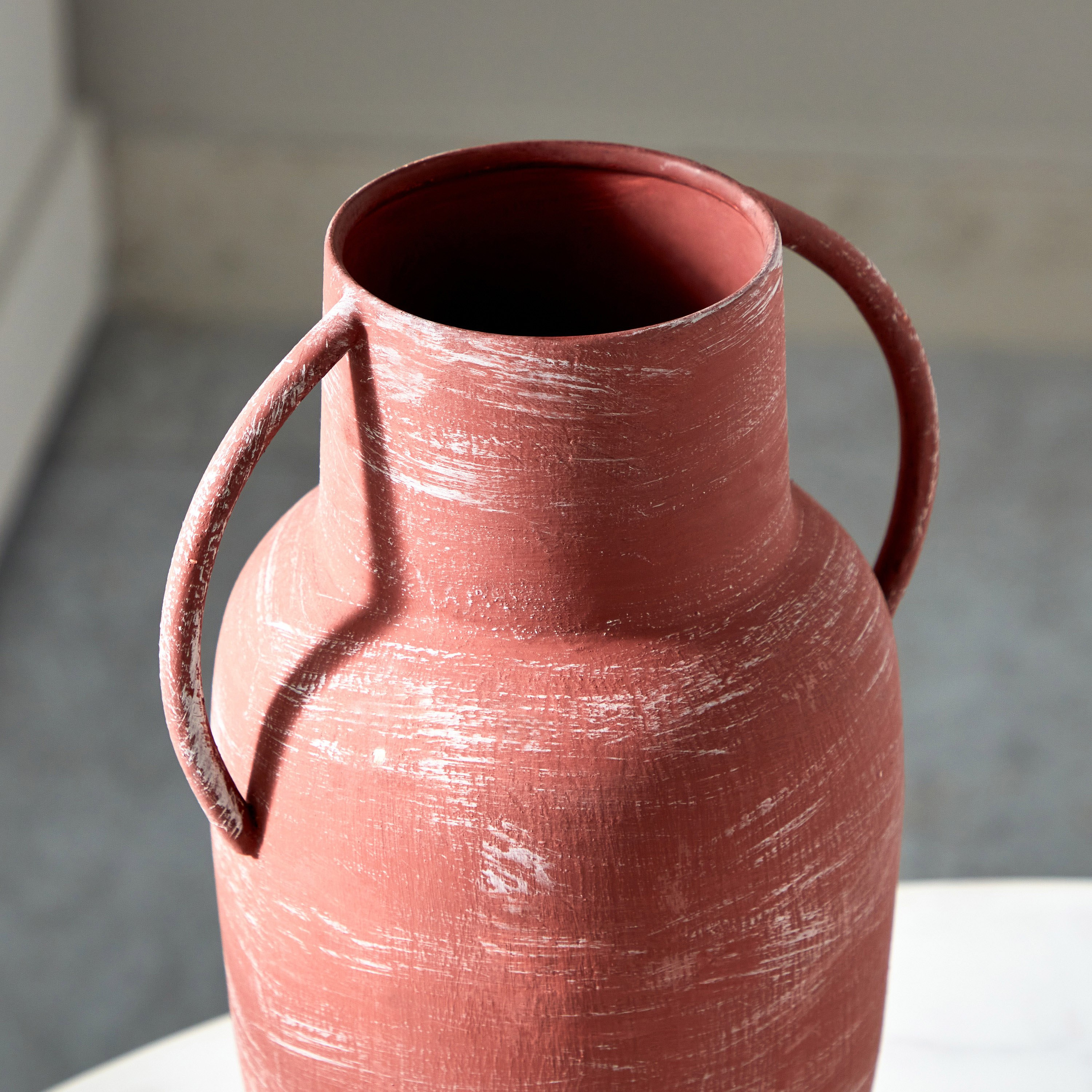 مزهرية طاولة معدن على شكل قمع من سبلينديد - 20x20x28 سم-hbxbedroom-decorandaccessories-vases-image-3