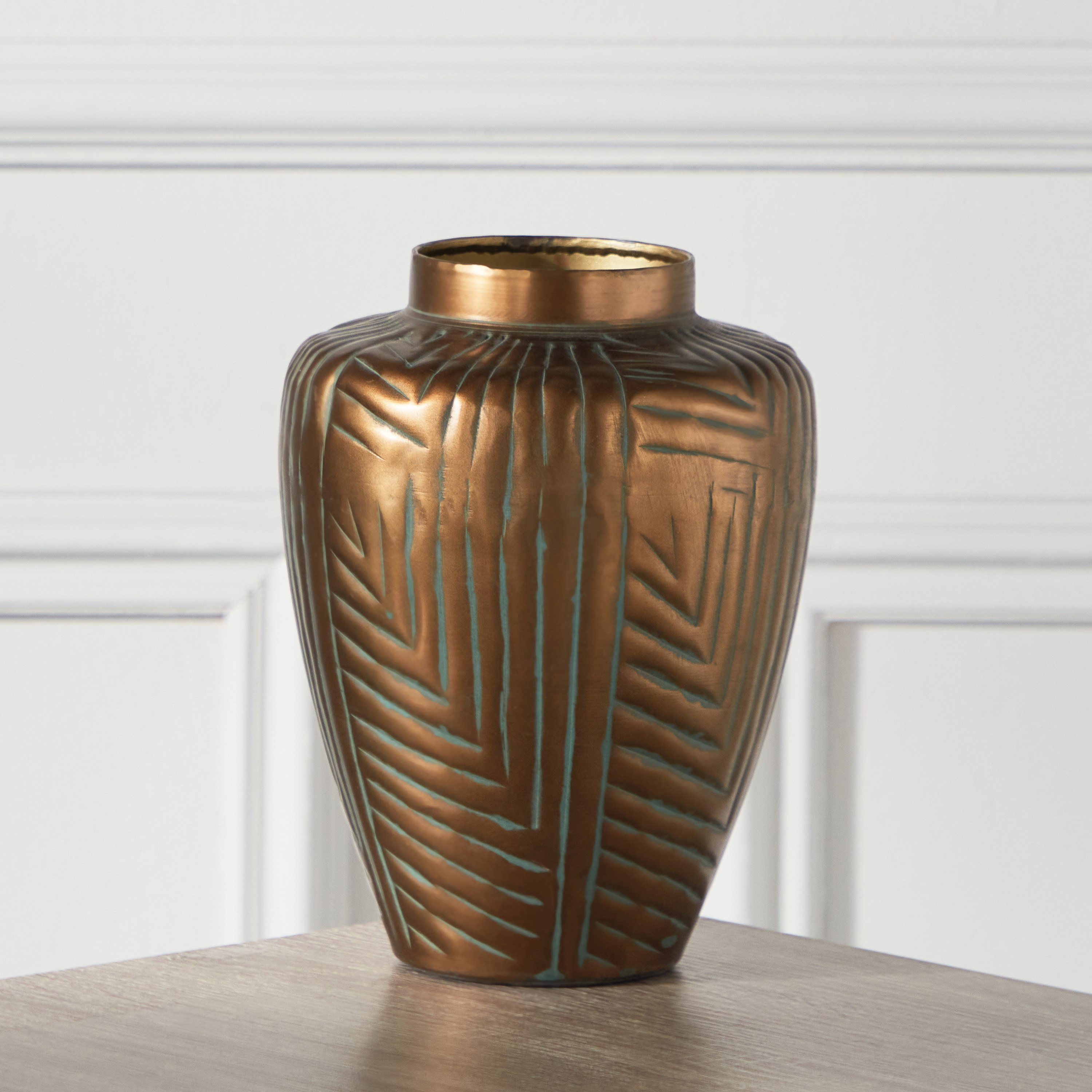 مزهرية وعاء طاولة معدن من سبلينديد - 15x15x20 سم-hbxbedroom-decorandaccessories-vases-image-2