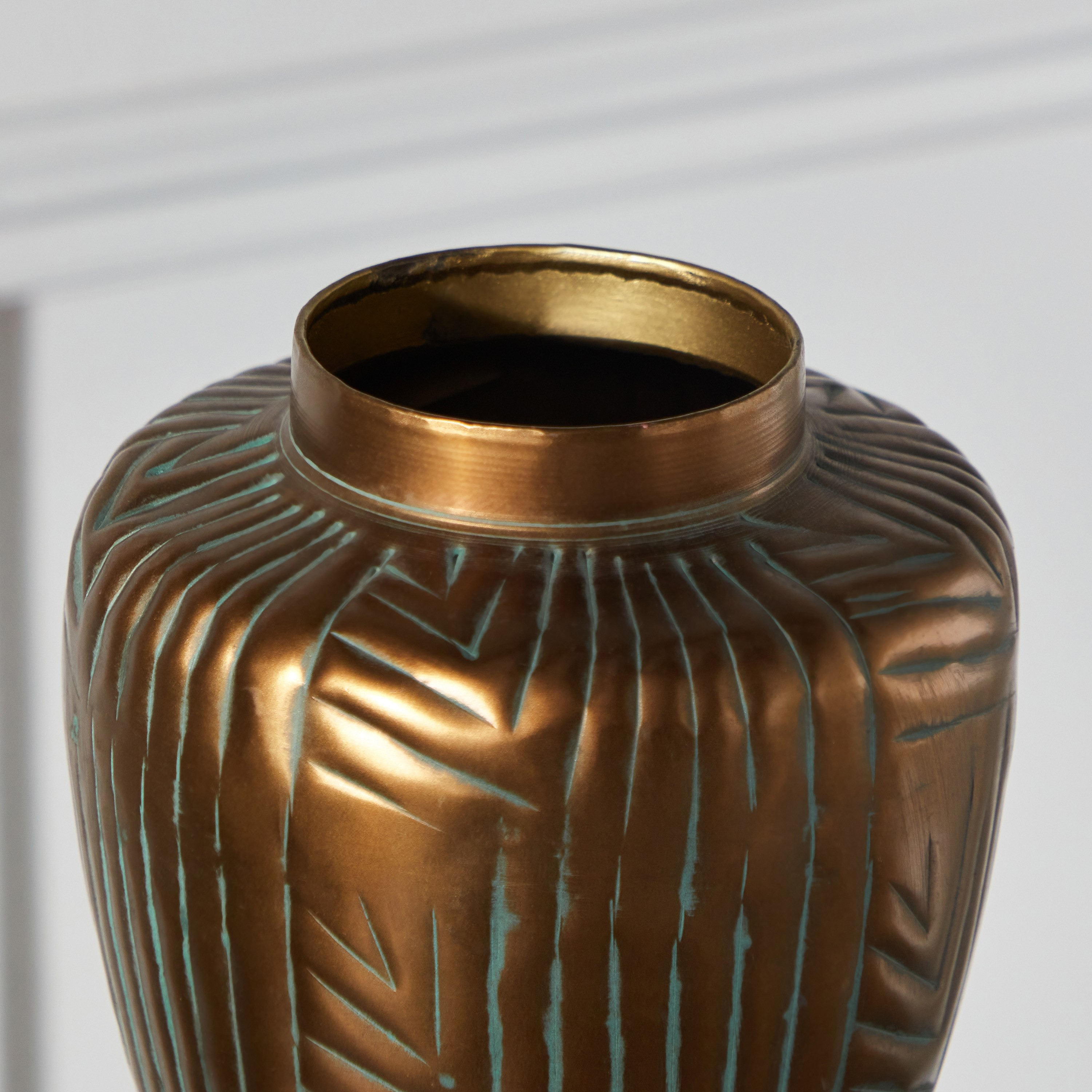 مزهرية وعاء طاولة معدن من سبلينديد - 15x15x20 سم-hbxbedroom-decorandaccessories-vases-image-3