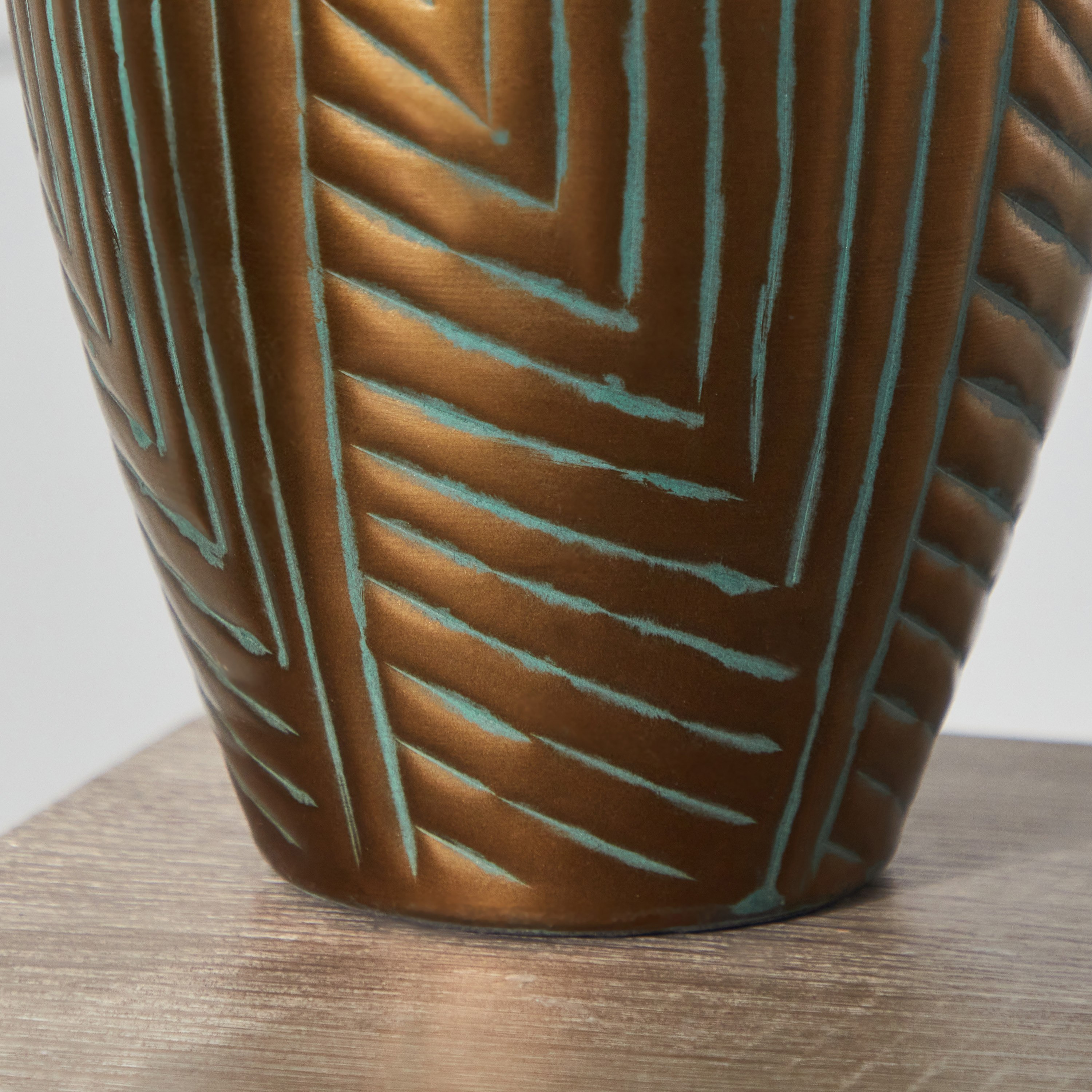 مزهرية وعاء طاولة معدن من سبلينديد - 15x15x20 سم-hbxbedroom-decorandaccessories-vases-image-4