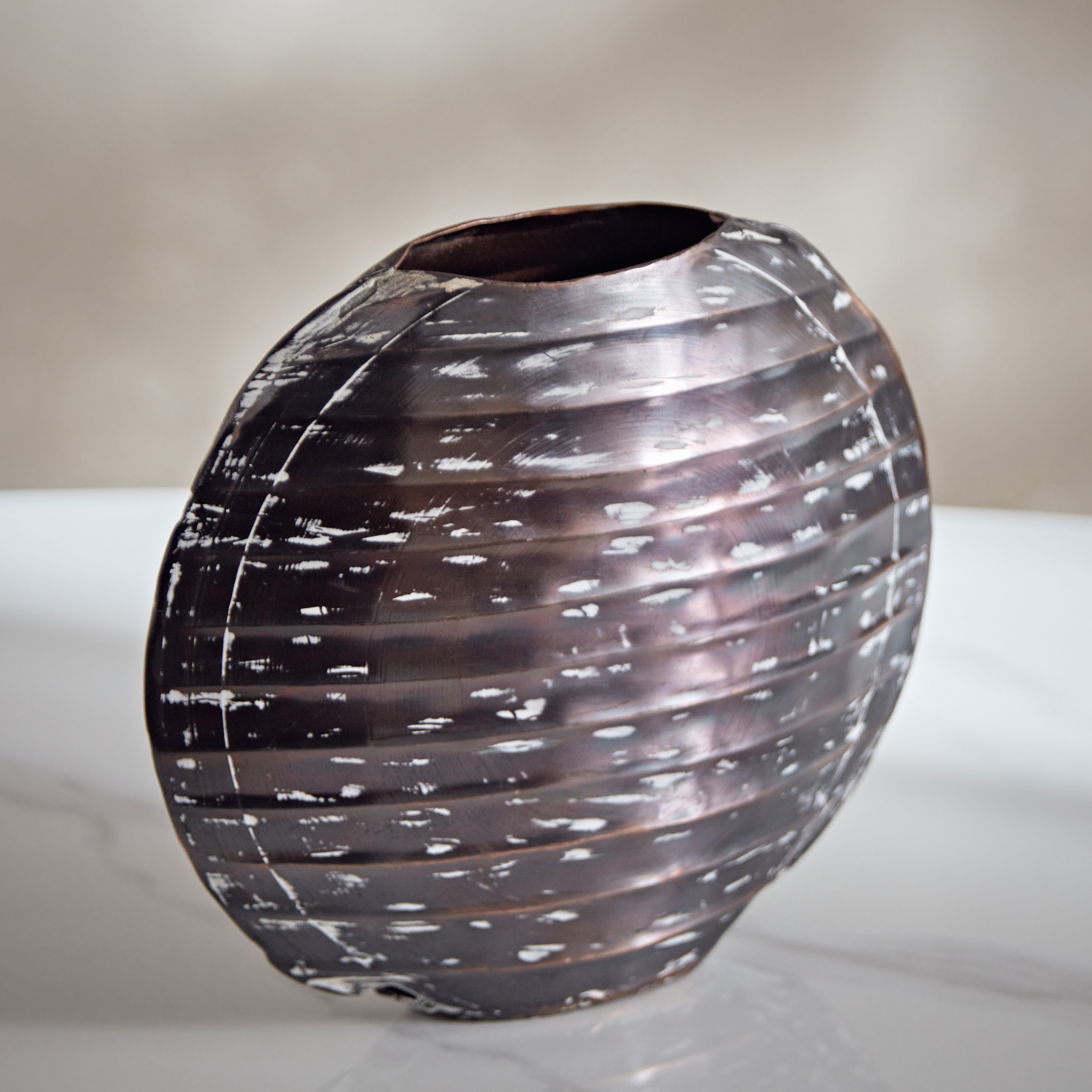 مزهرية طاولة معدنية من سبلينديد- 22x7x19 سم-hbxbedroom-decorandaccessories-vases-image-2