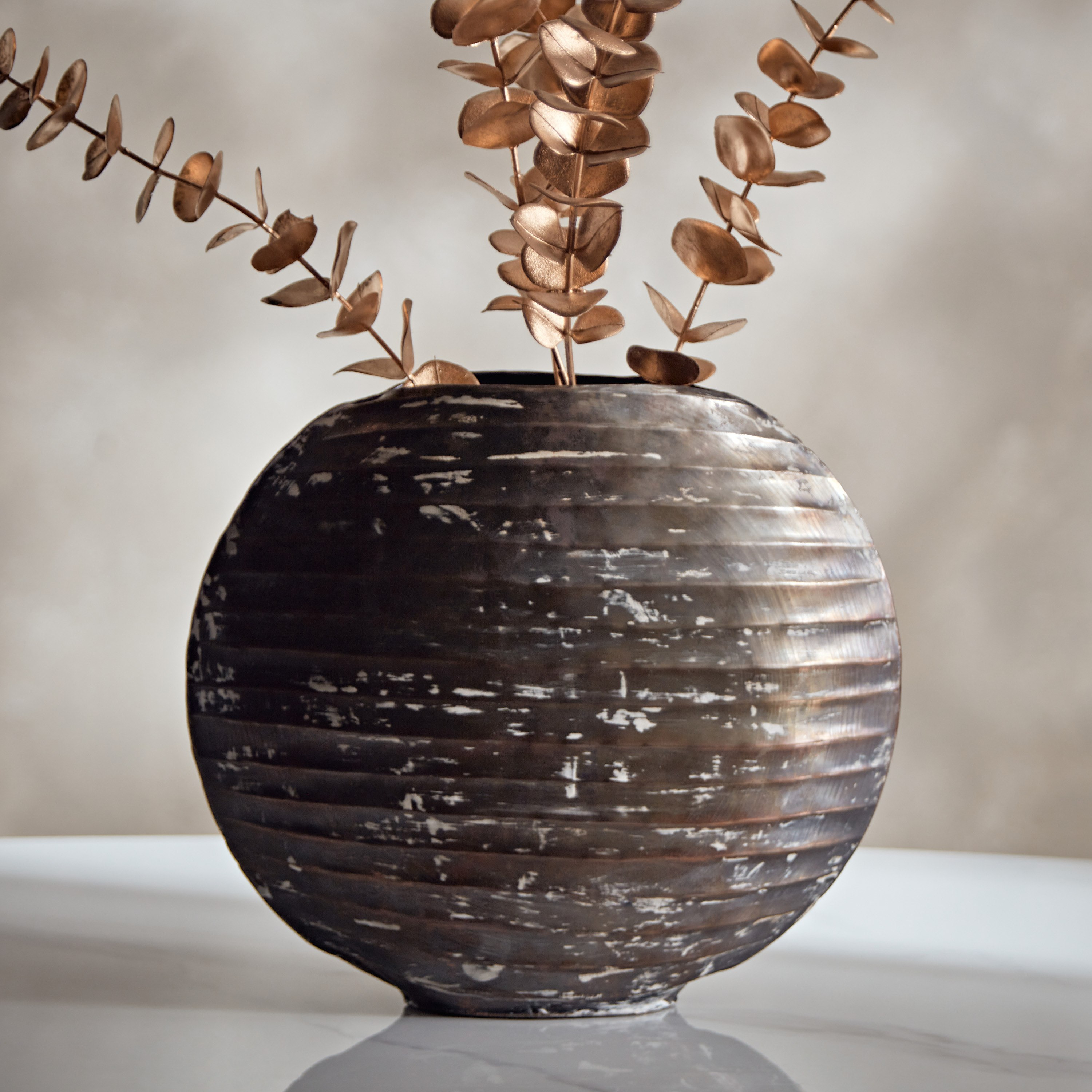 مزهرية طاولة معدنية من سبلينديد - 27x7x23 سم-hbxbedroom-decorandaccessories-vases-image-1