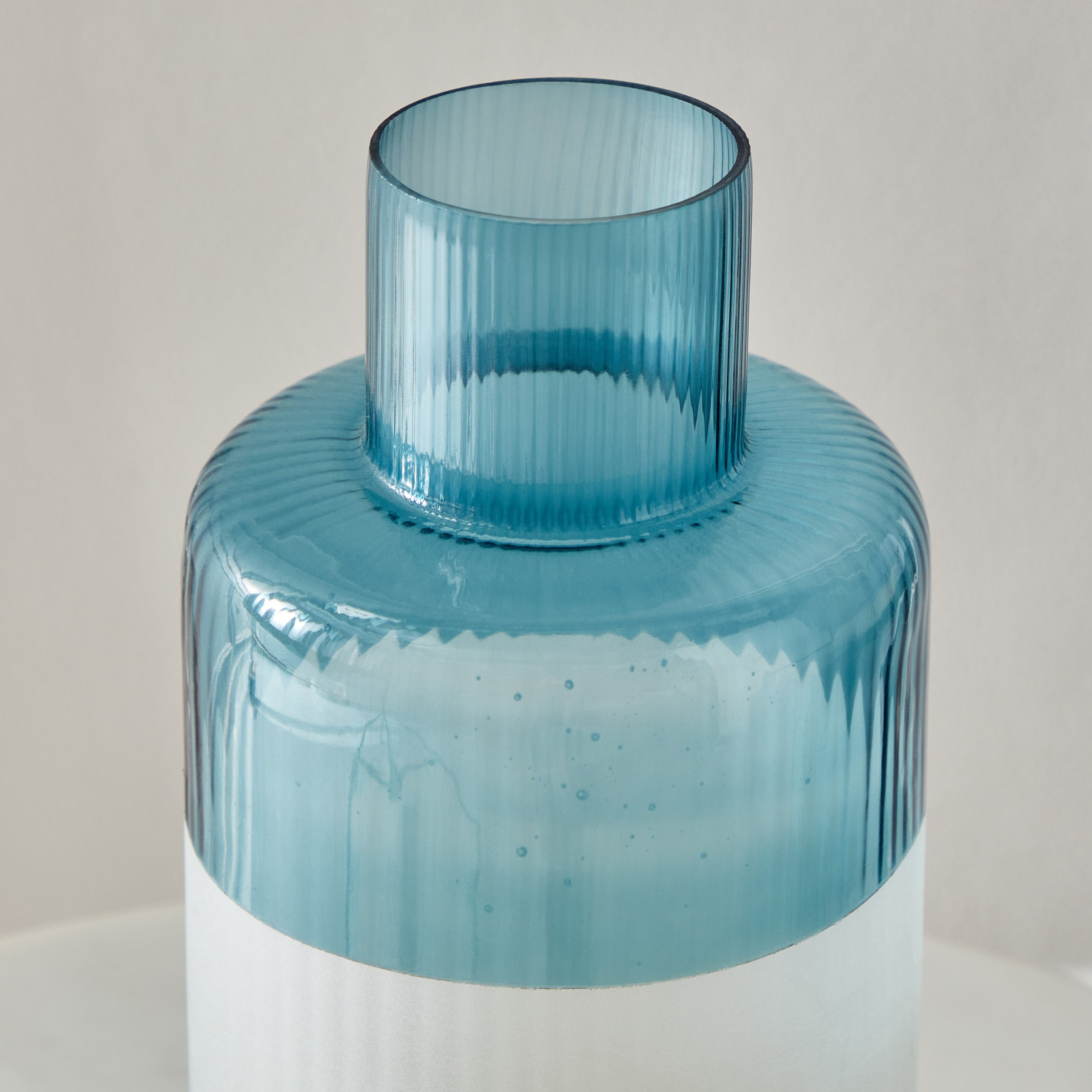 مزهرية طاولة زجاج من سبلينديد - 13x13x25 سم-hbxbedroom-decorandaccessories-vases-image-4