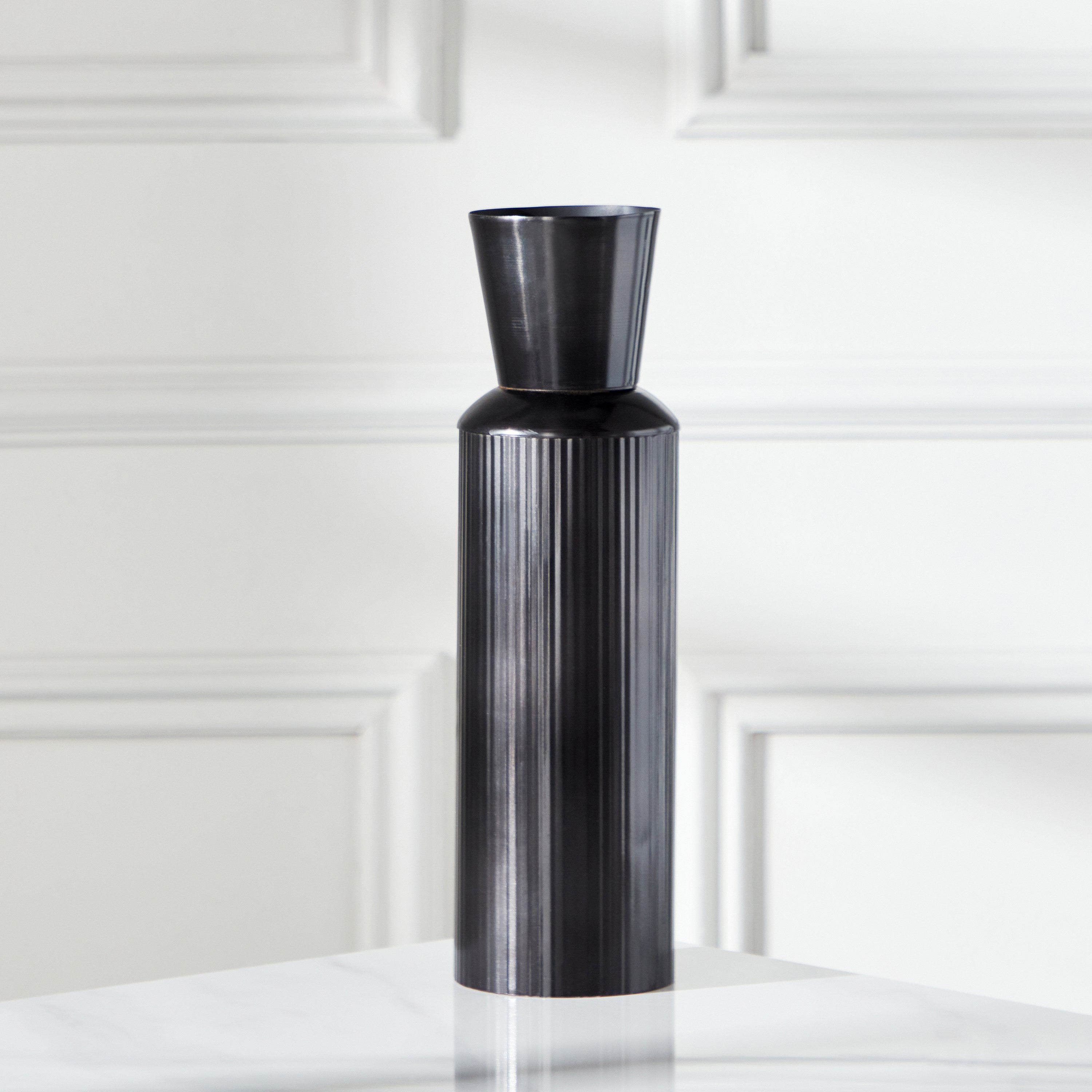 مزهرية طاولة معدنية من سبلينديد - 9x9x30 سم-hbxbedroom-decorandaccessories-vases-image-2