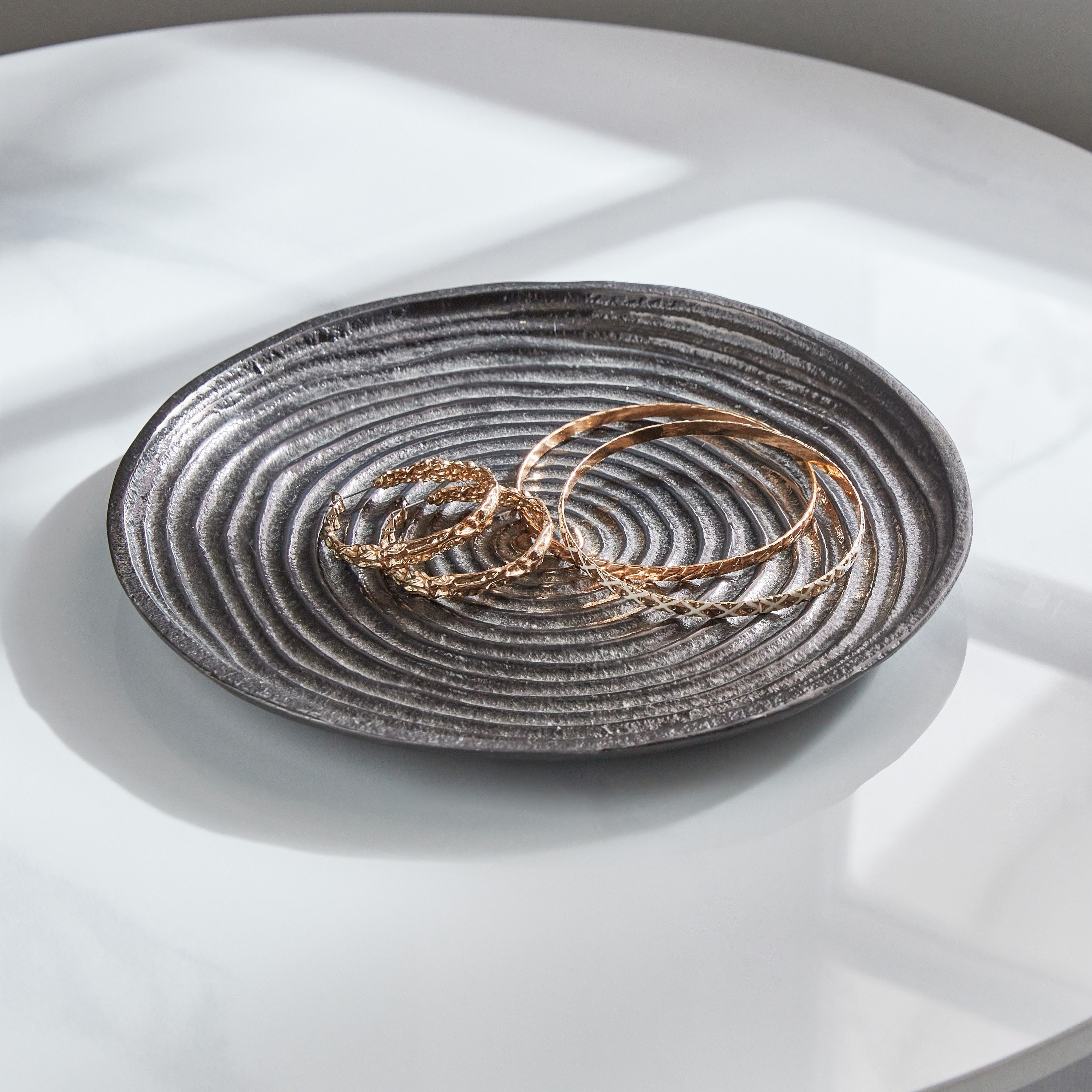 صحن ديكور معدن من سبلينديد - 20x20x1 سم-hbxhomeware-hbxdecorandfurnishings-image-1